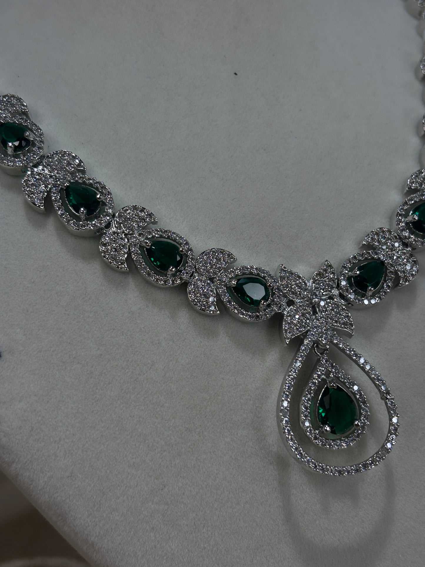Emerald green necklace set