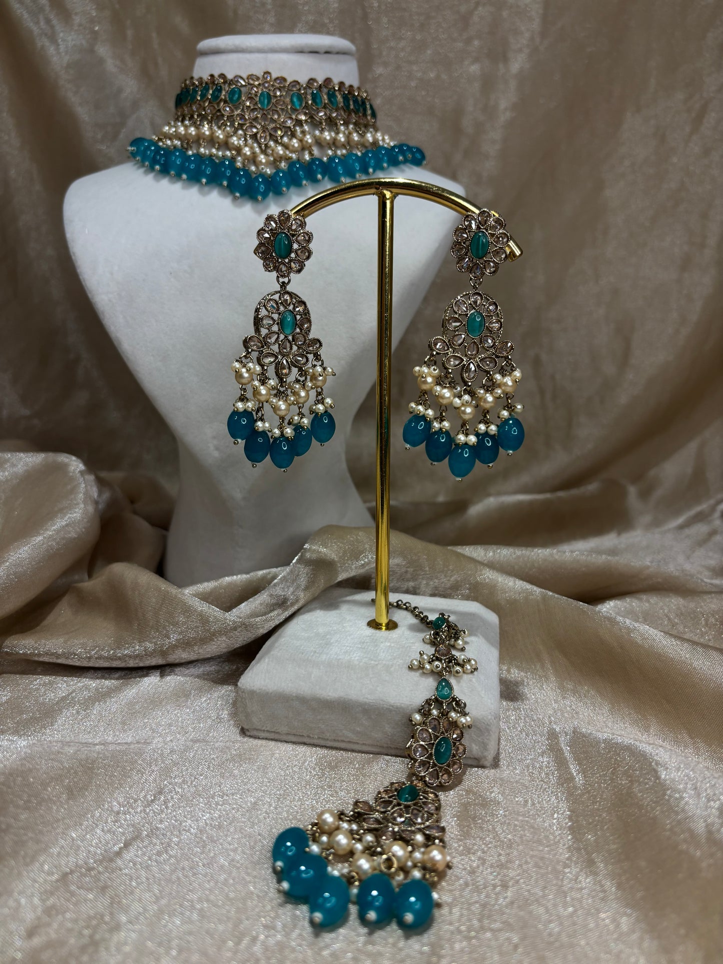 Blue choker set