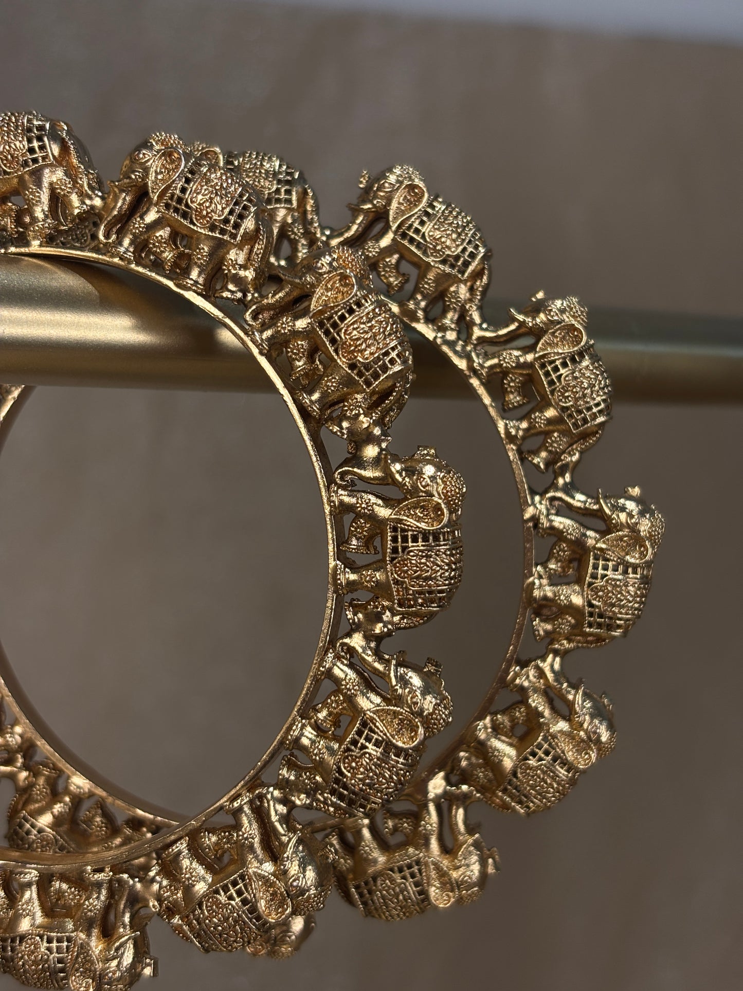 Yellow gold elephant kare