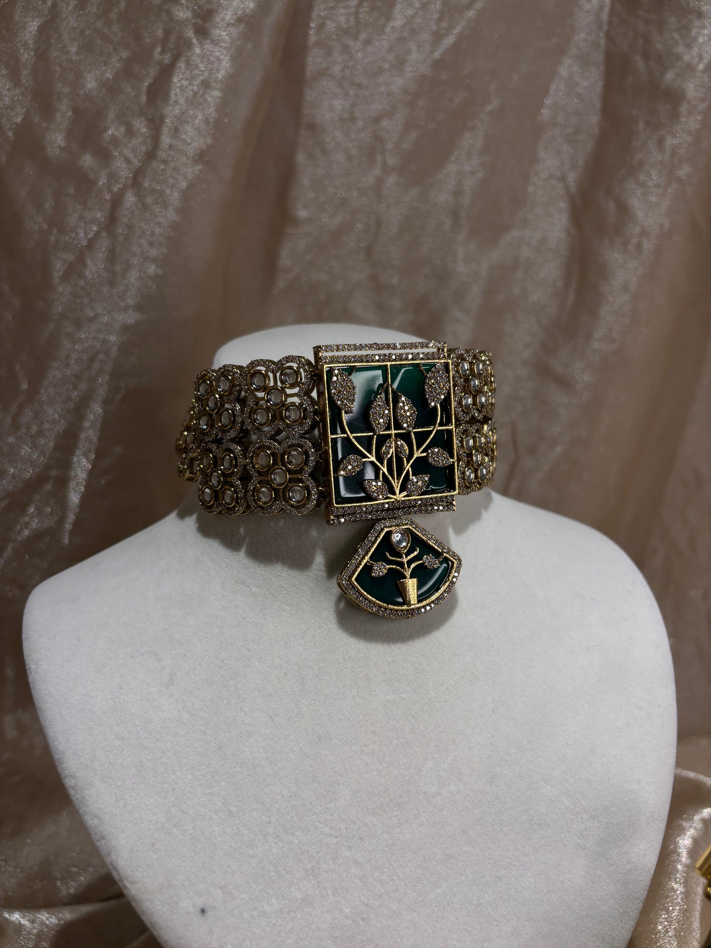 Emerald green choker set