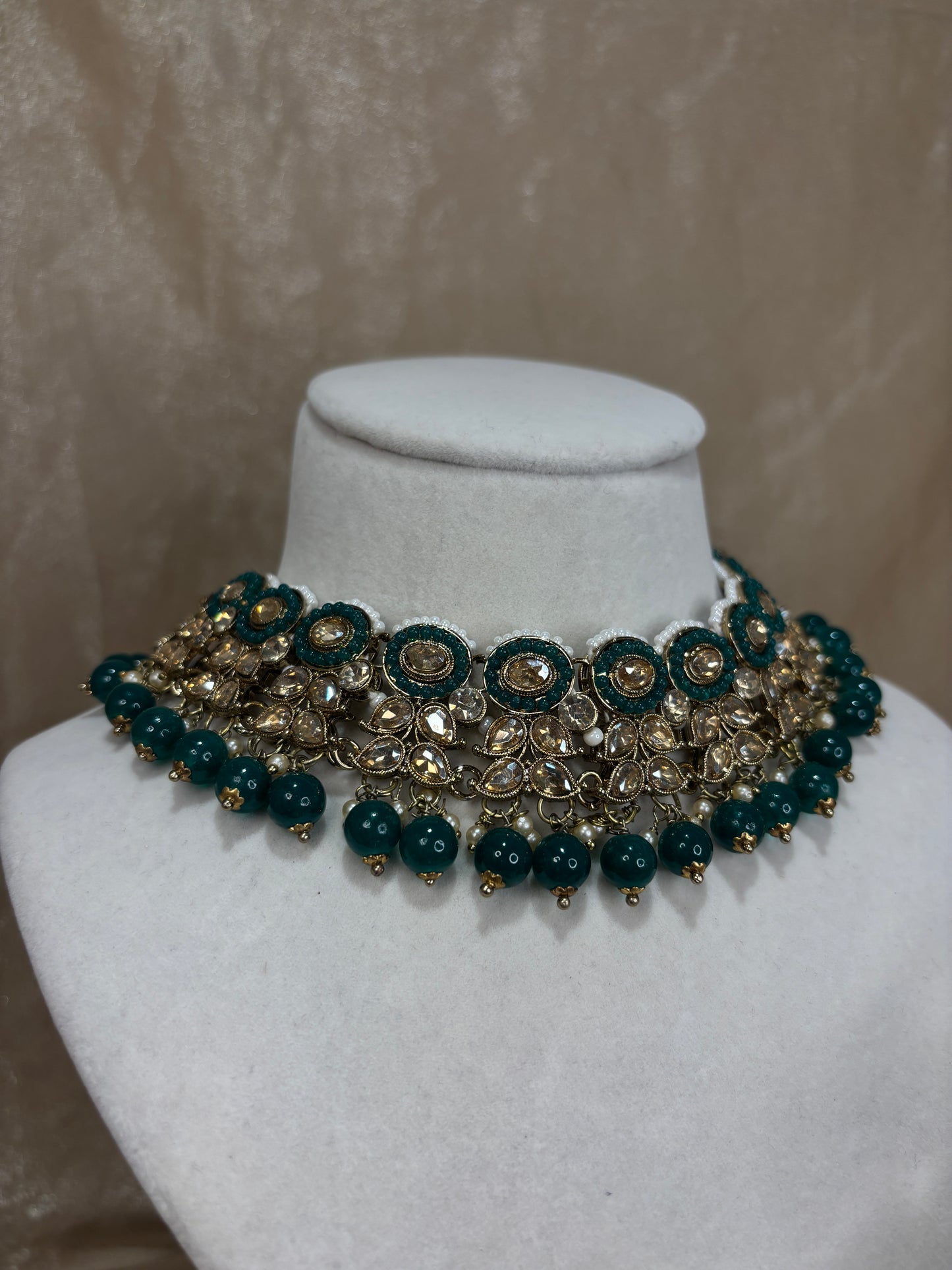 Emearld green necklace set