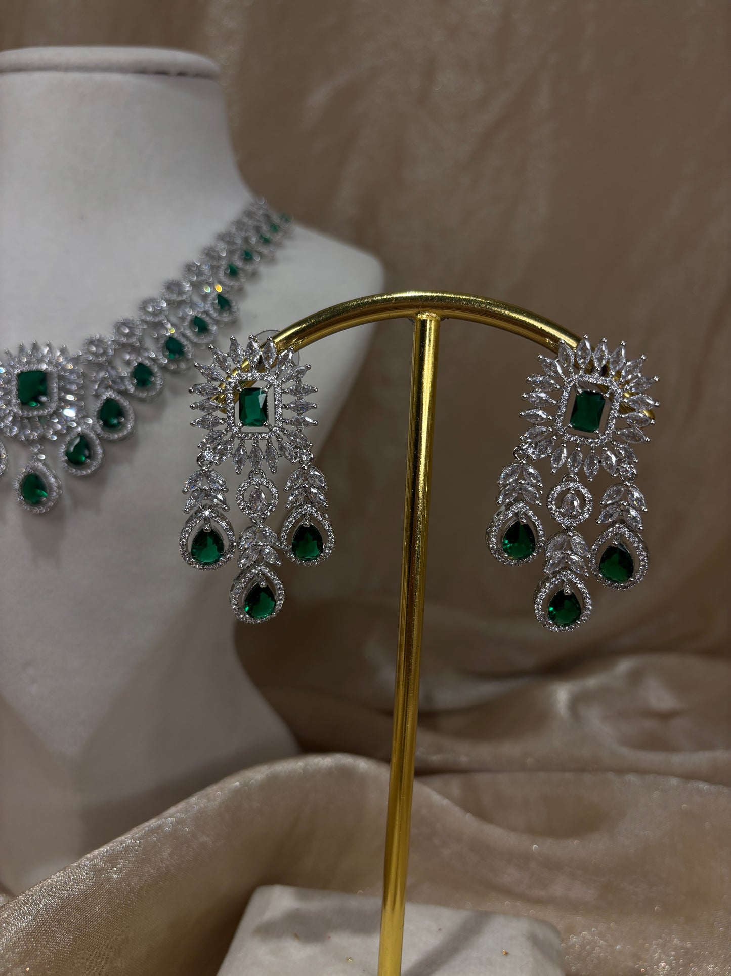 Emerald green necklace set