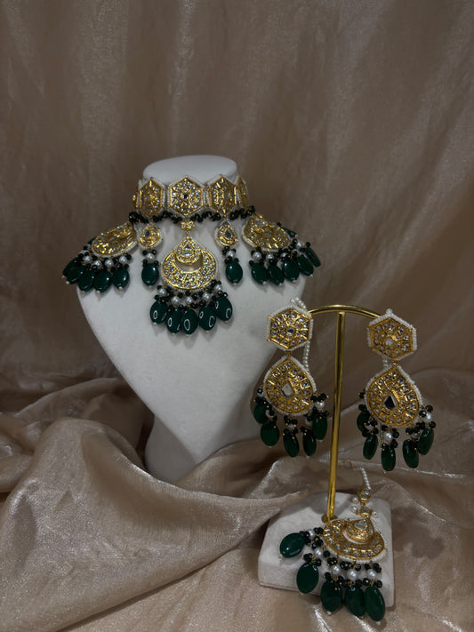 Emerald green thappa kundan choker