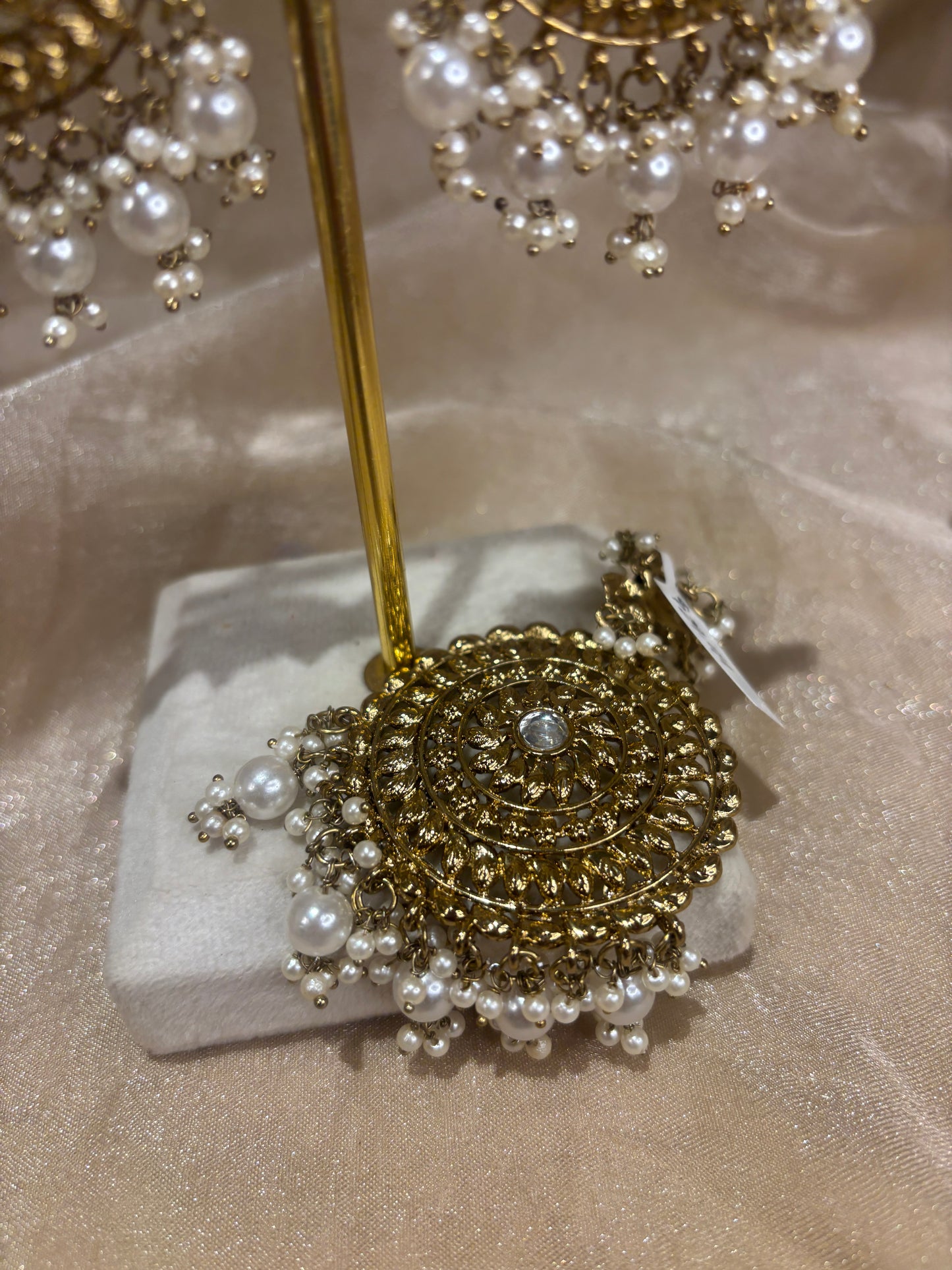 Gold/white earring/tikka set