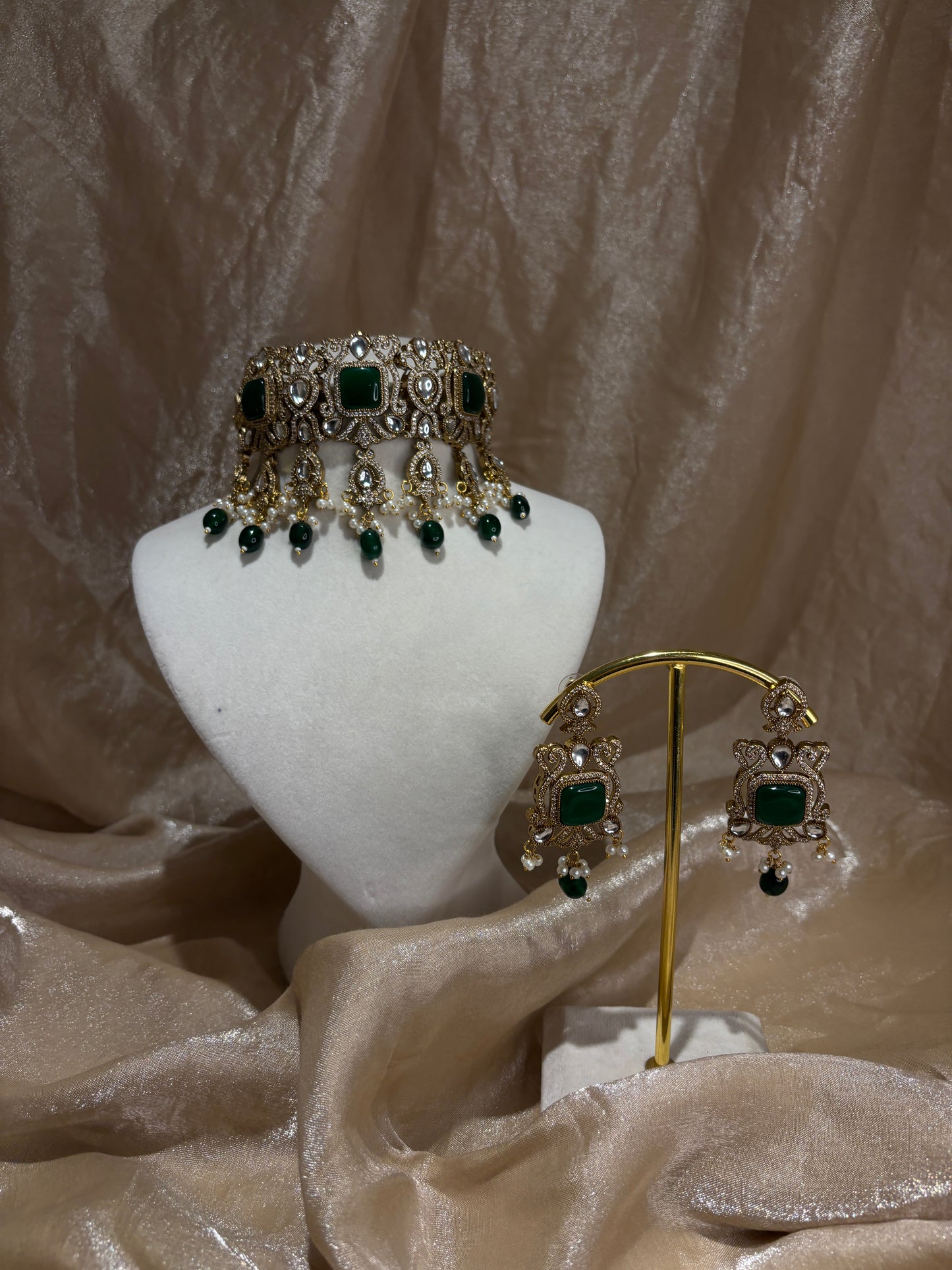 Emerald green choker set
