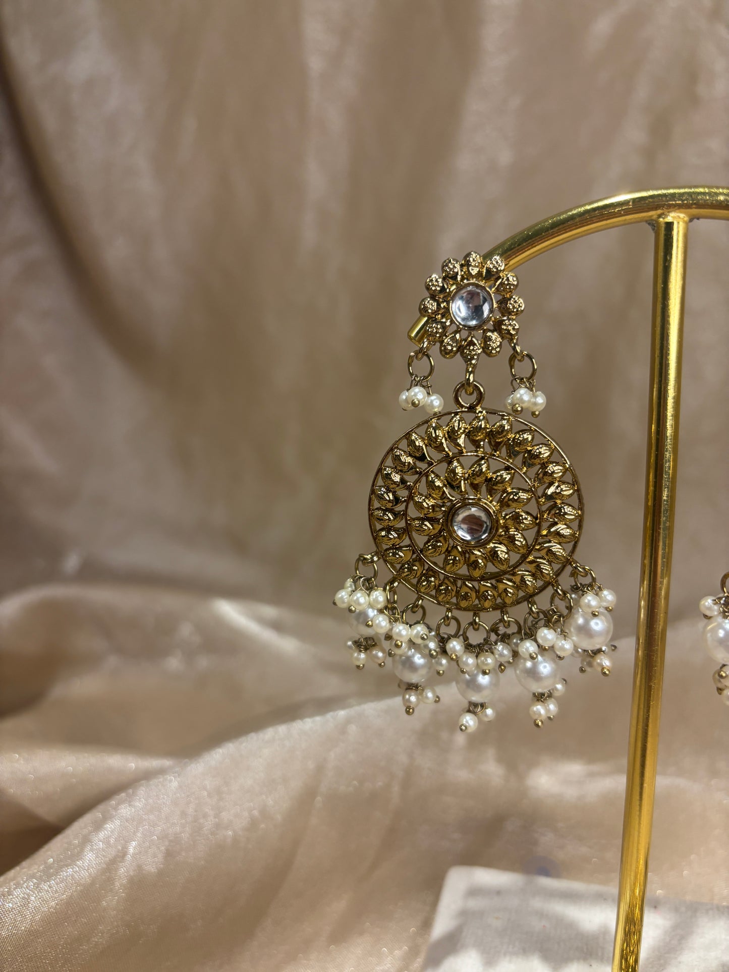 Gold/white earring/tikka set
