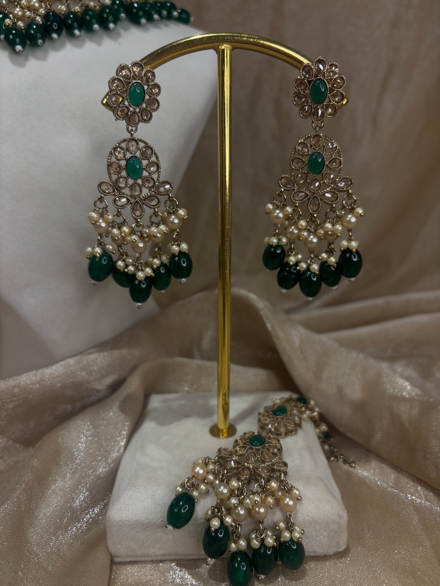 Emerald green choker set
