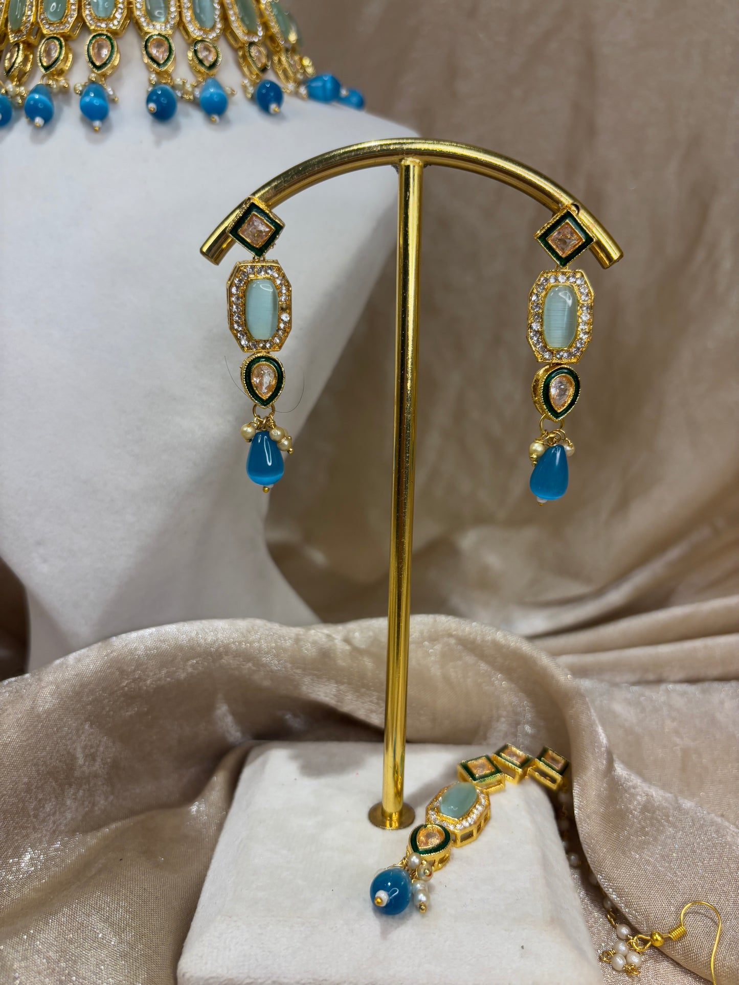 Blue choker set