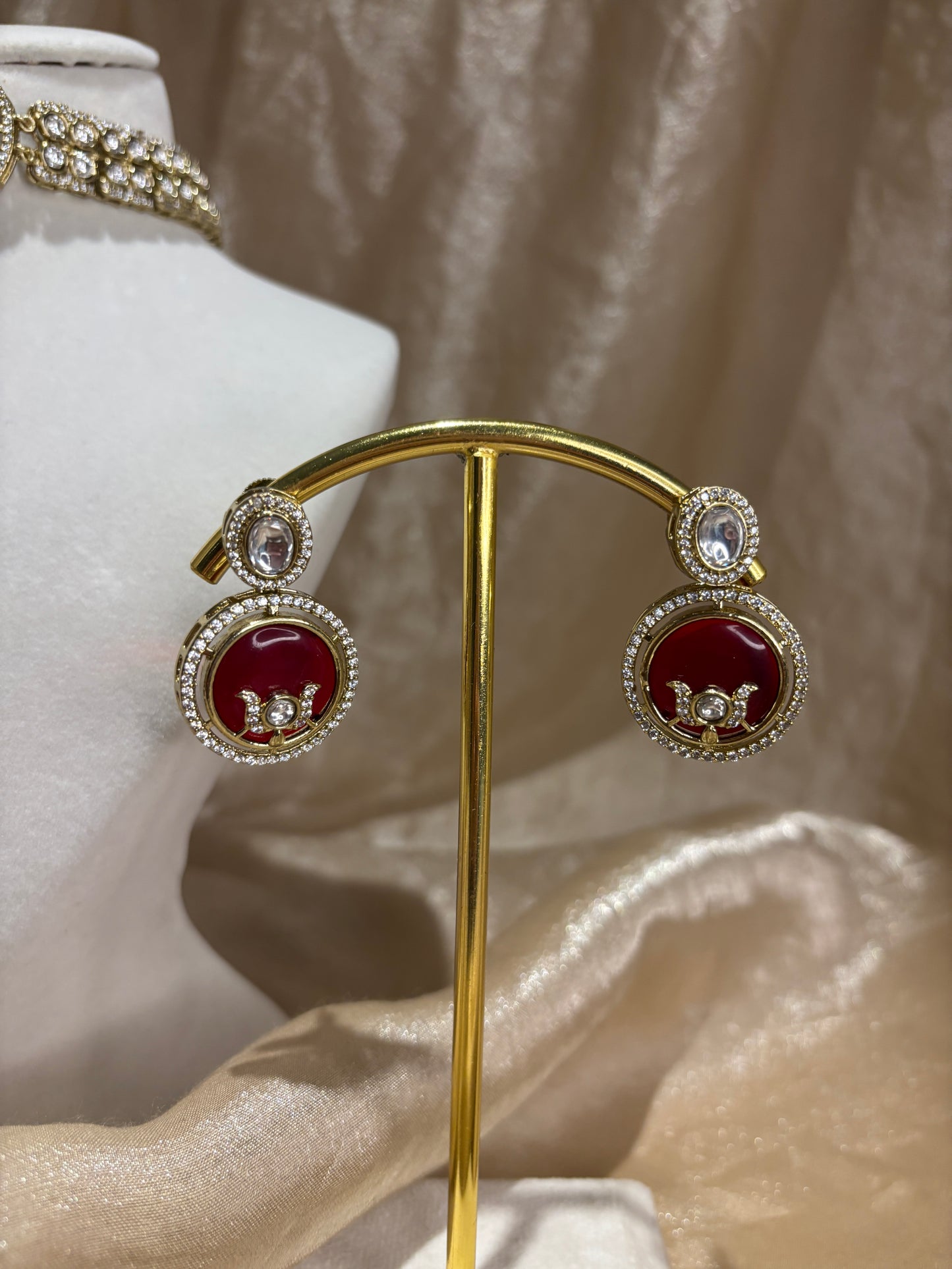 Red choker set