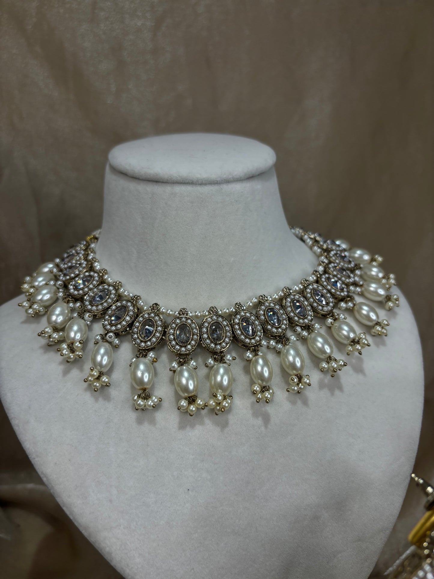 White necklace set