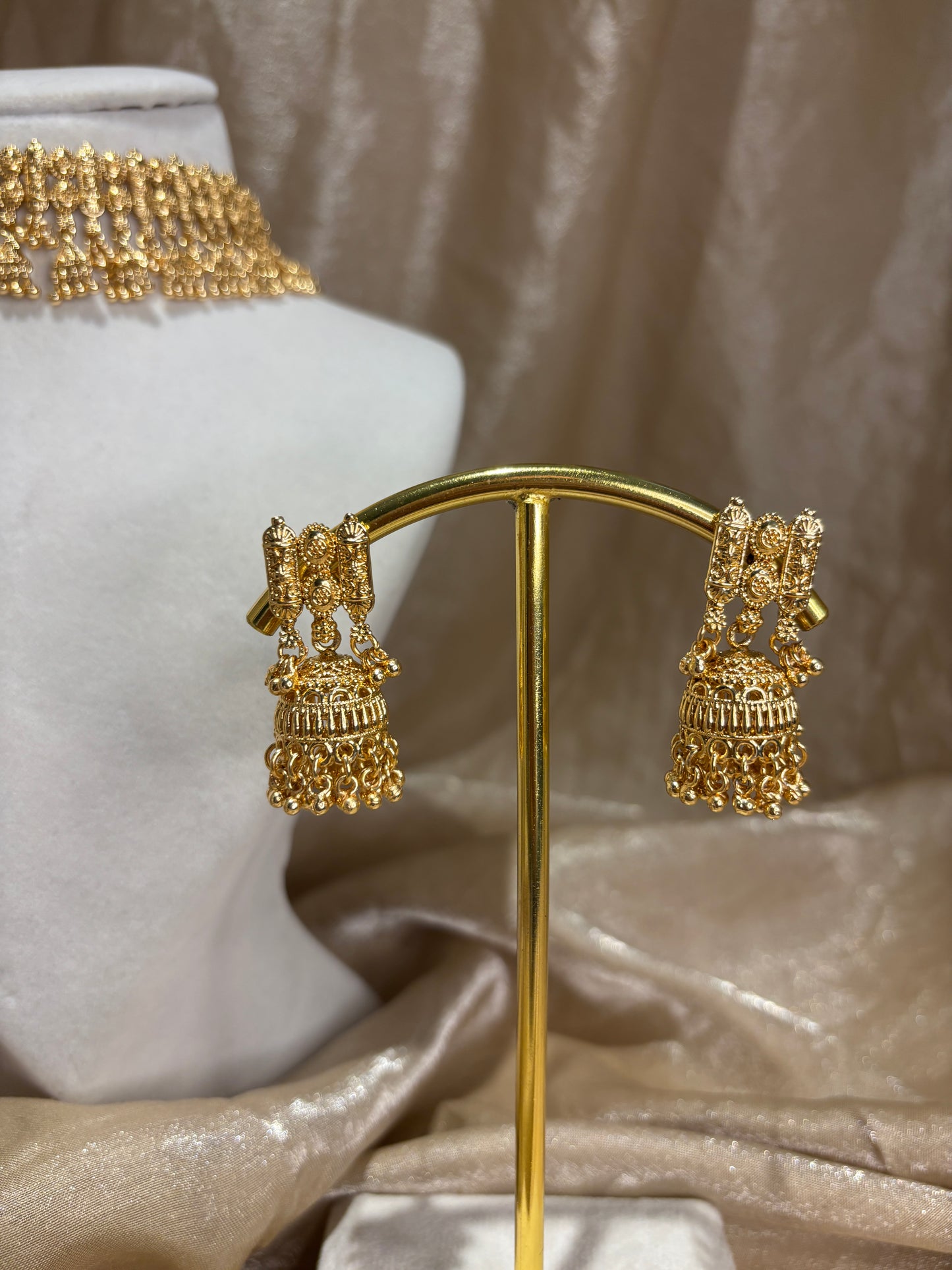 Gold-look choker set