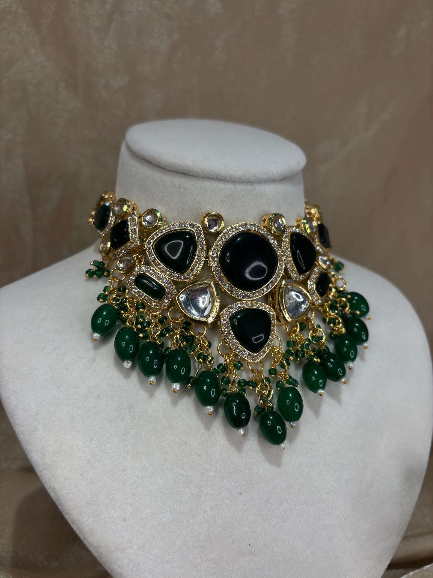 Emerald green Mona Lisa choker set