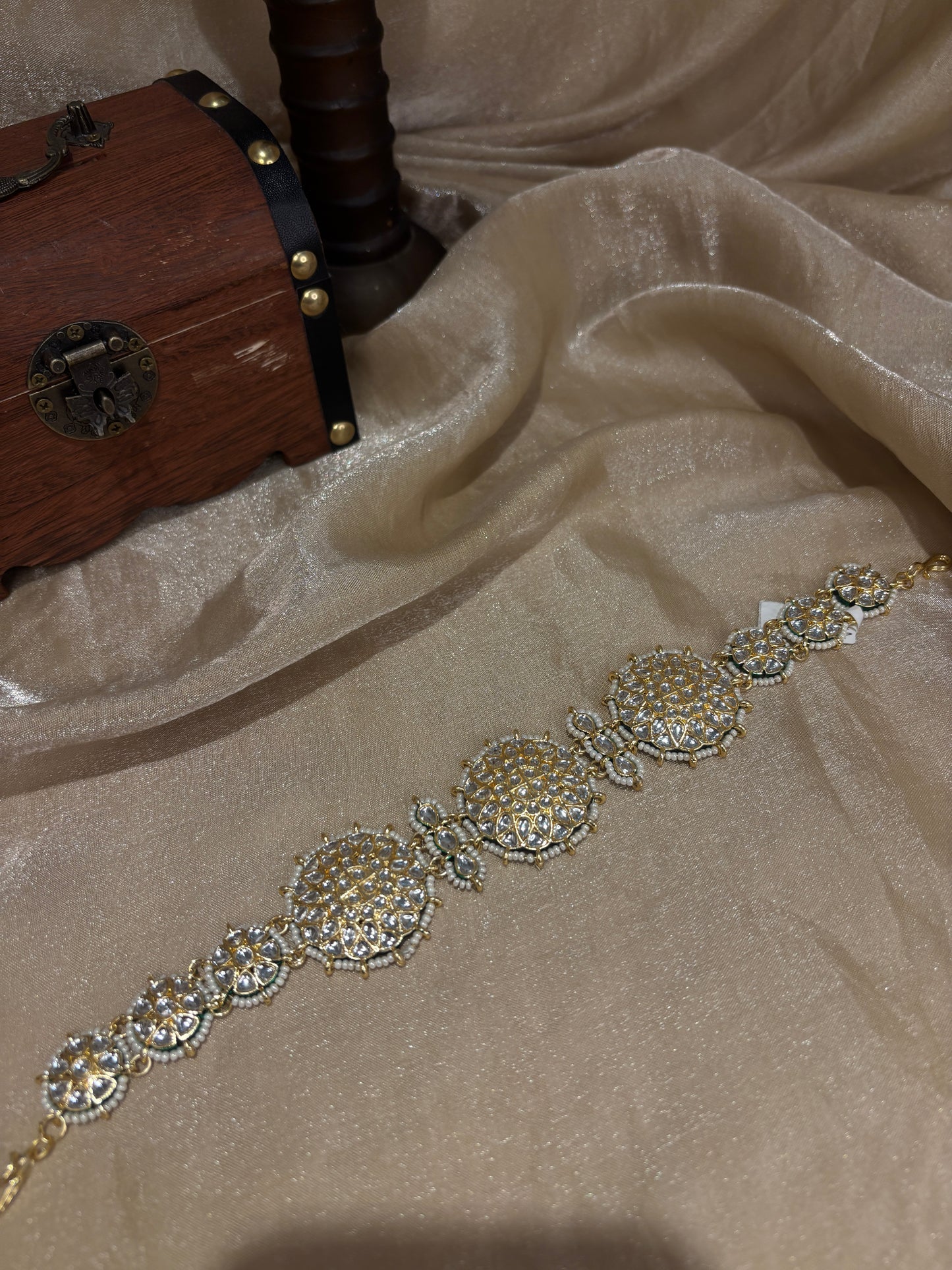 White kundan matha Patti