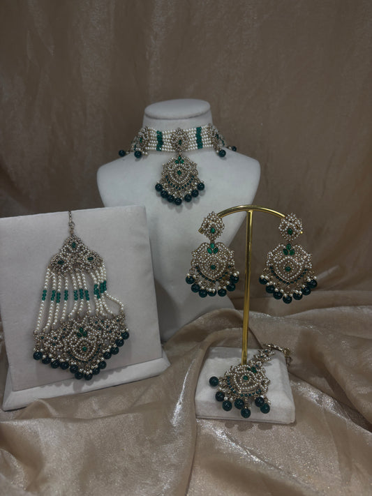 Emerald choker set