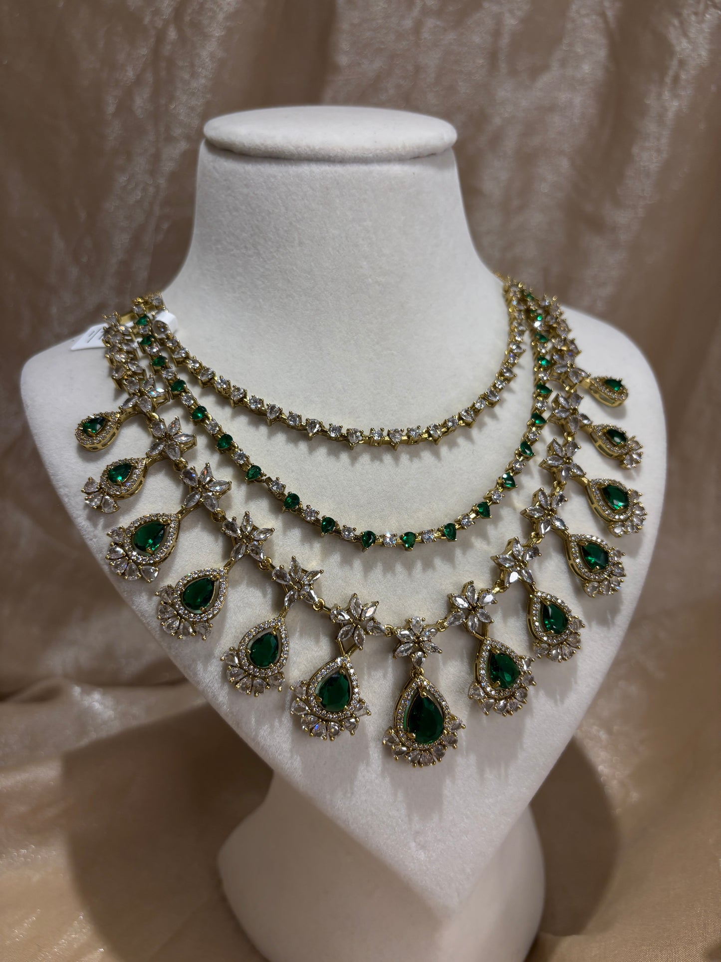 Emerald green necklace set