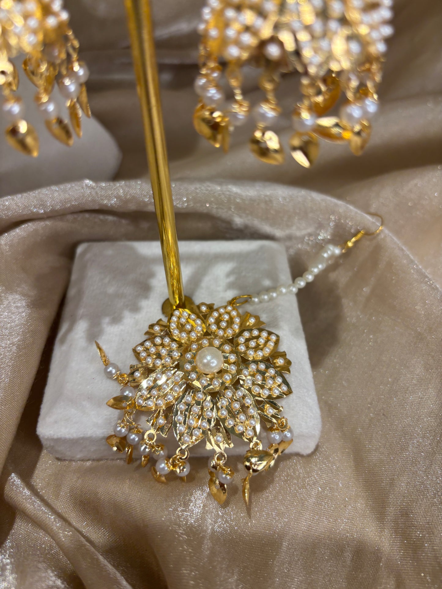 Gold jadau necklace set