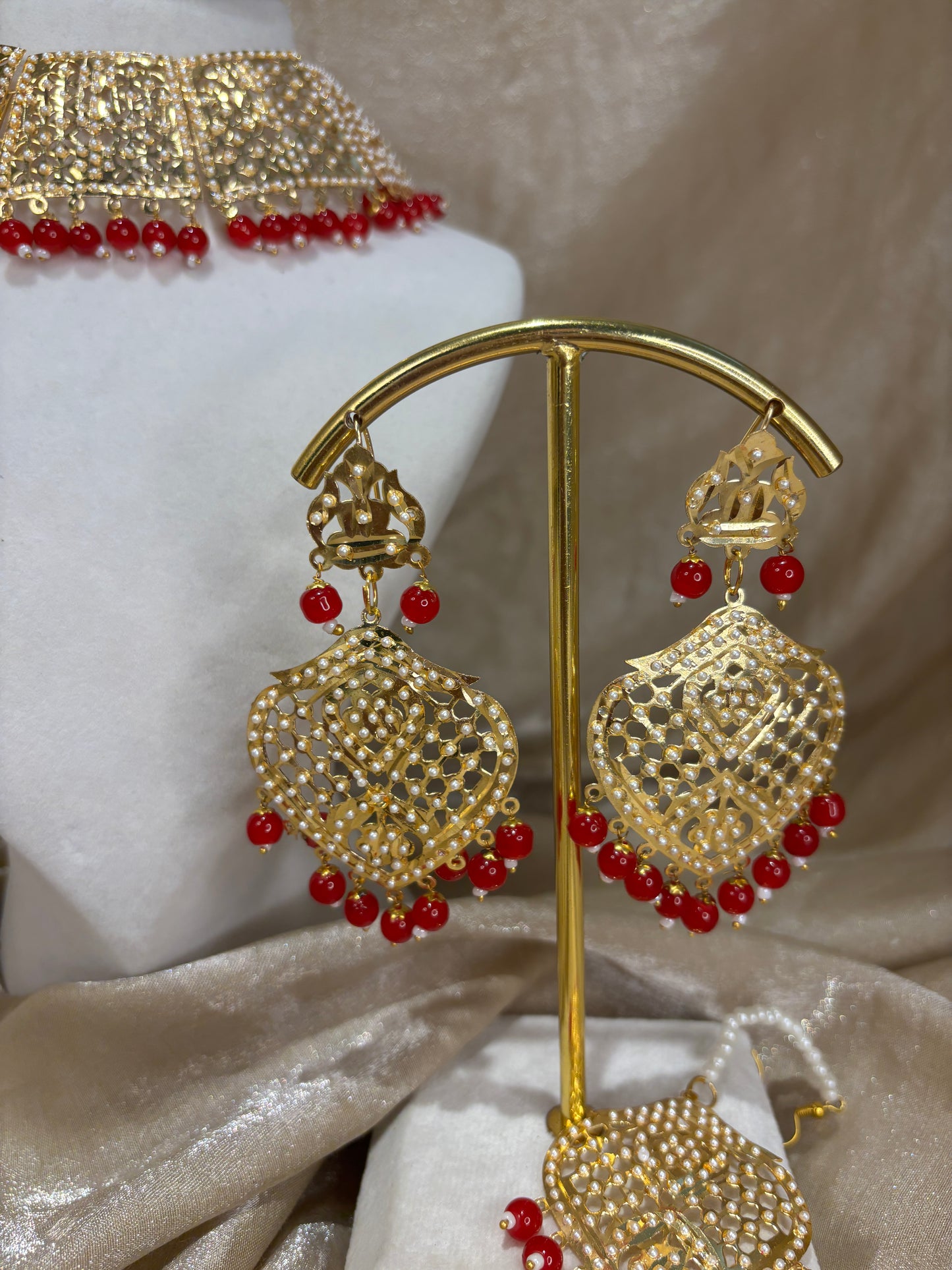 Red jadau choker