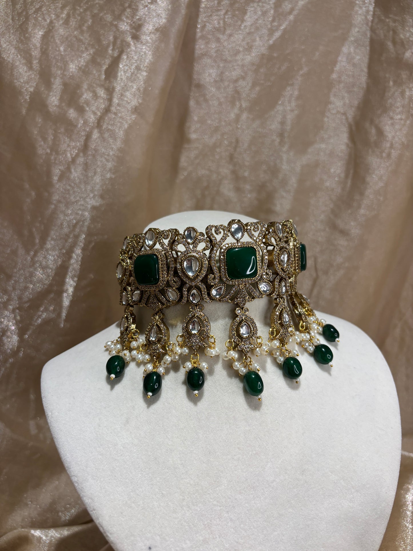 Emerald green choker set