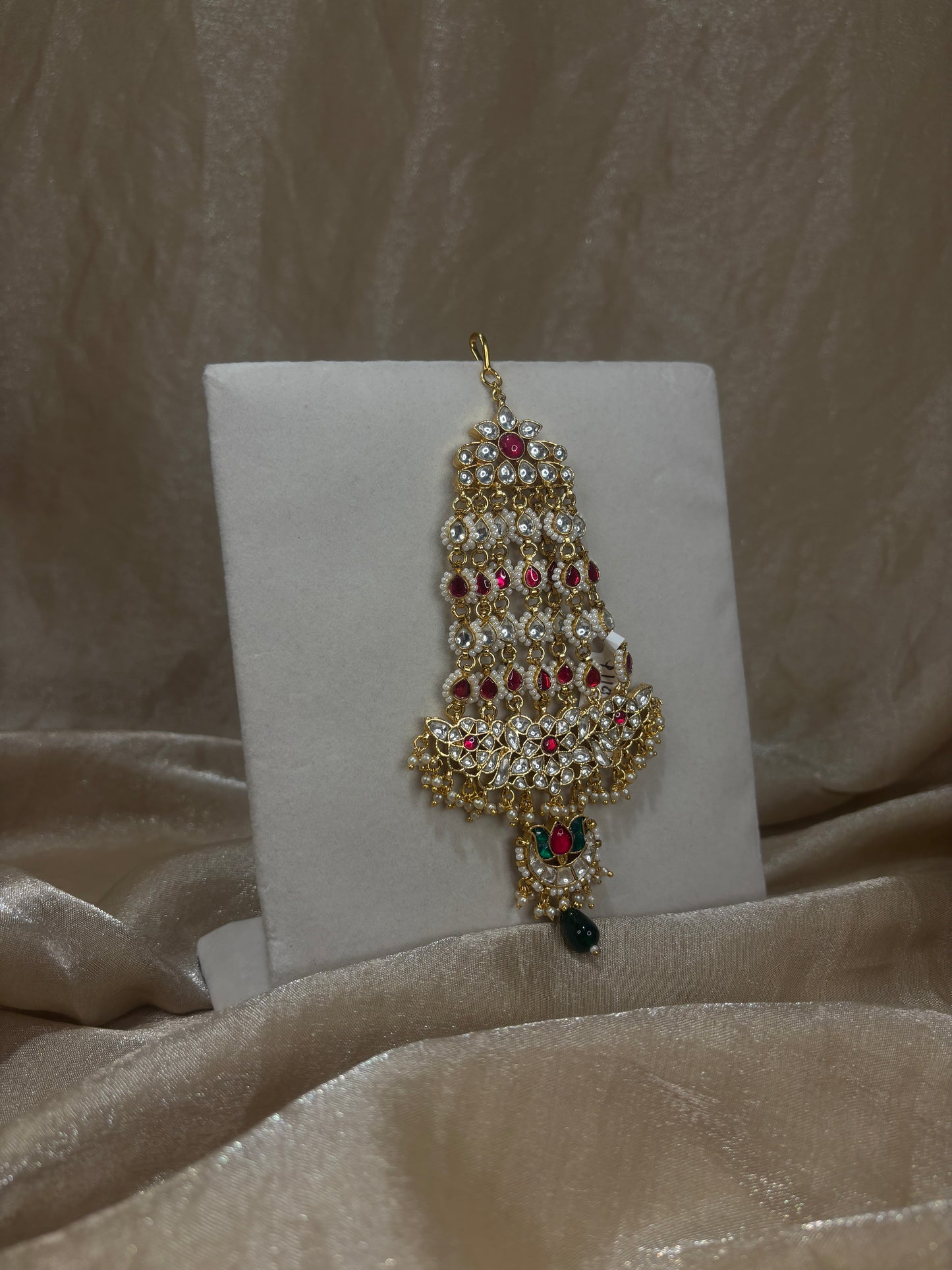 Maroon/emerald green passa