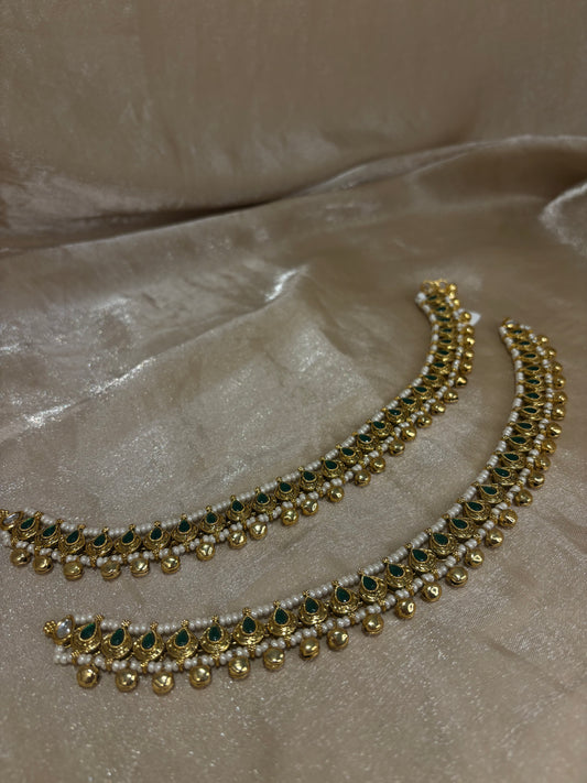 Emerald green jhanjaran