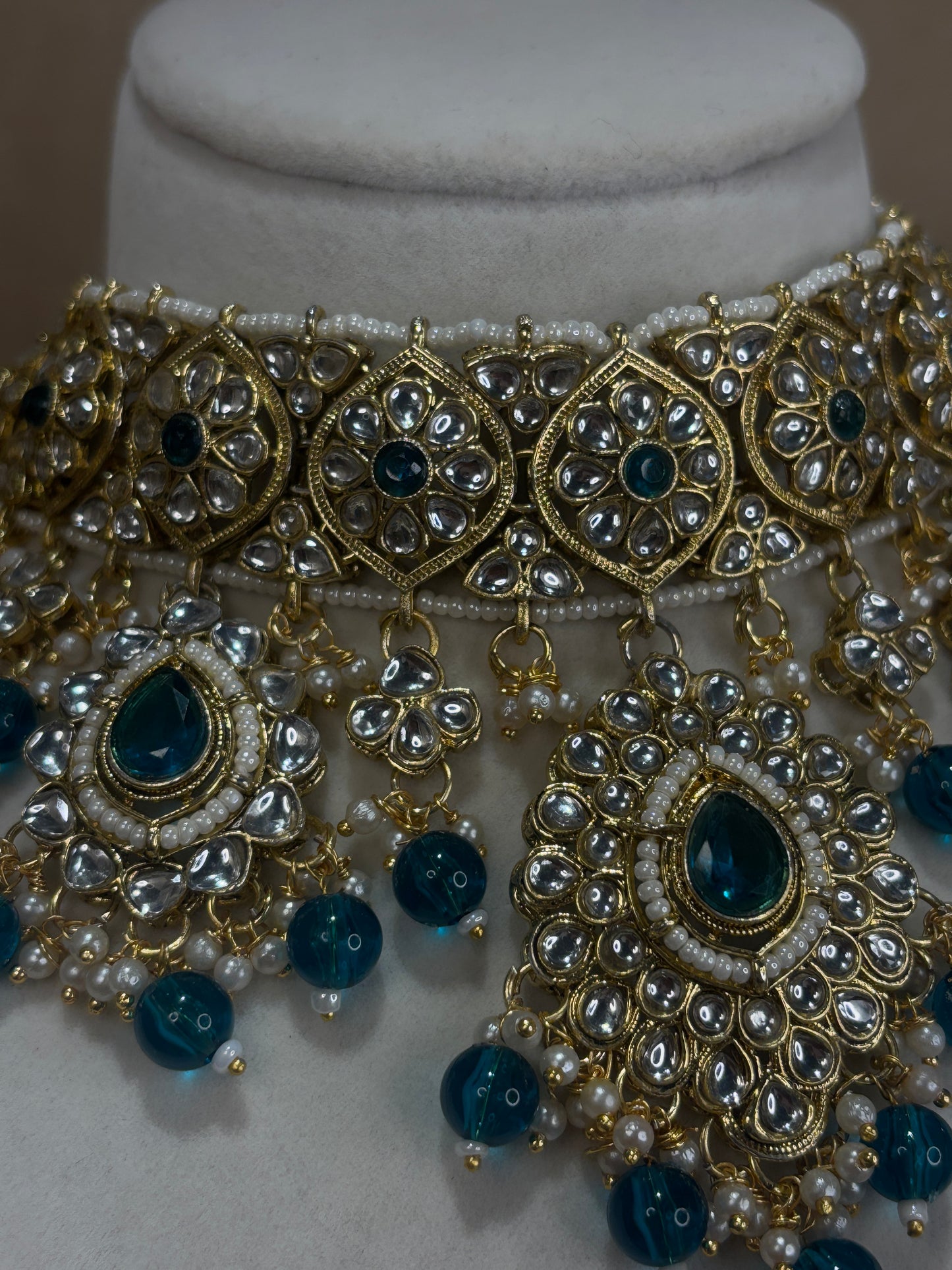 Teal choker set