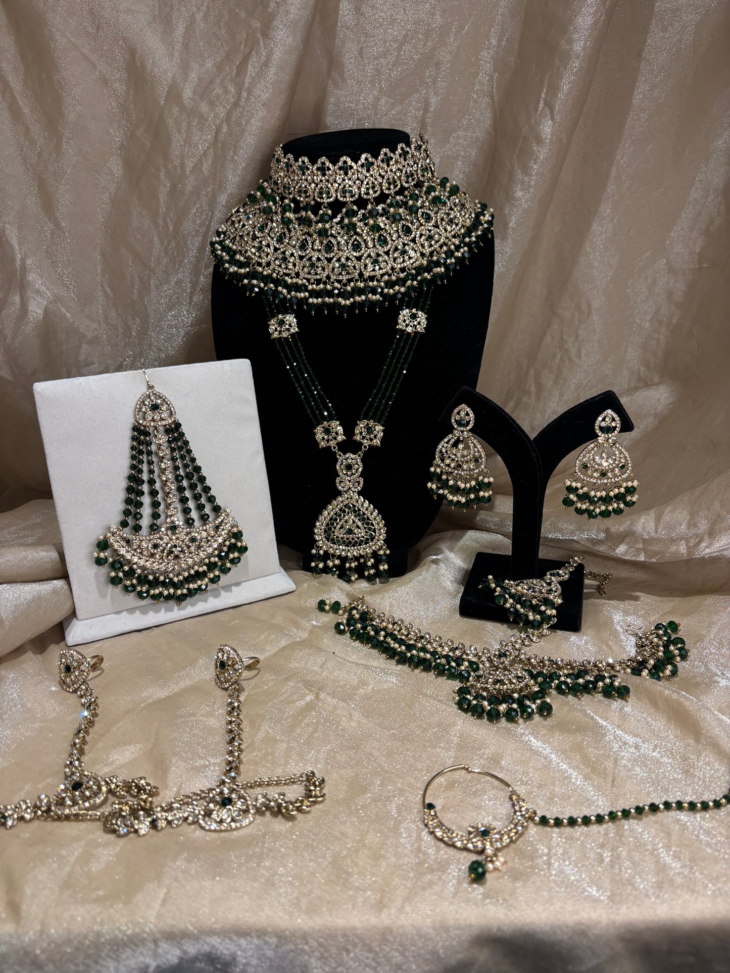 Heavy emerald green set