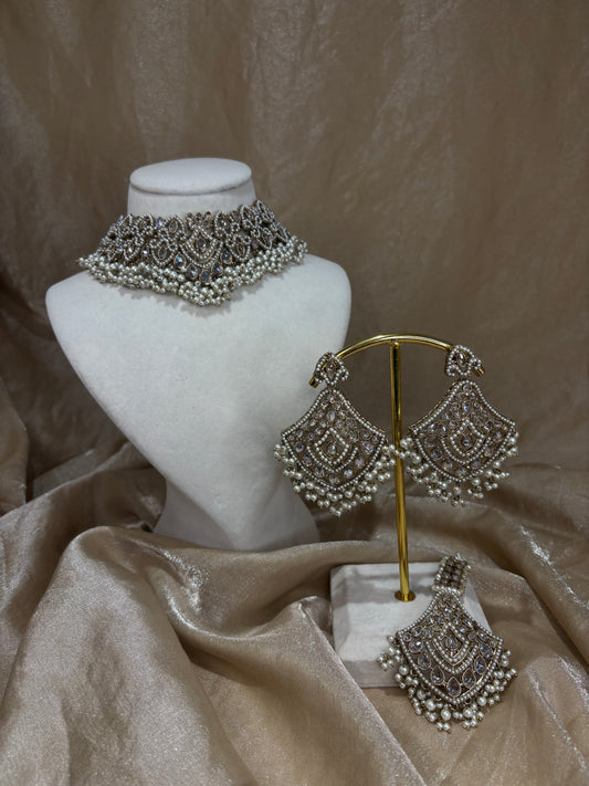 White choker set