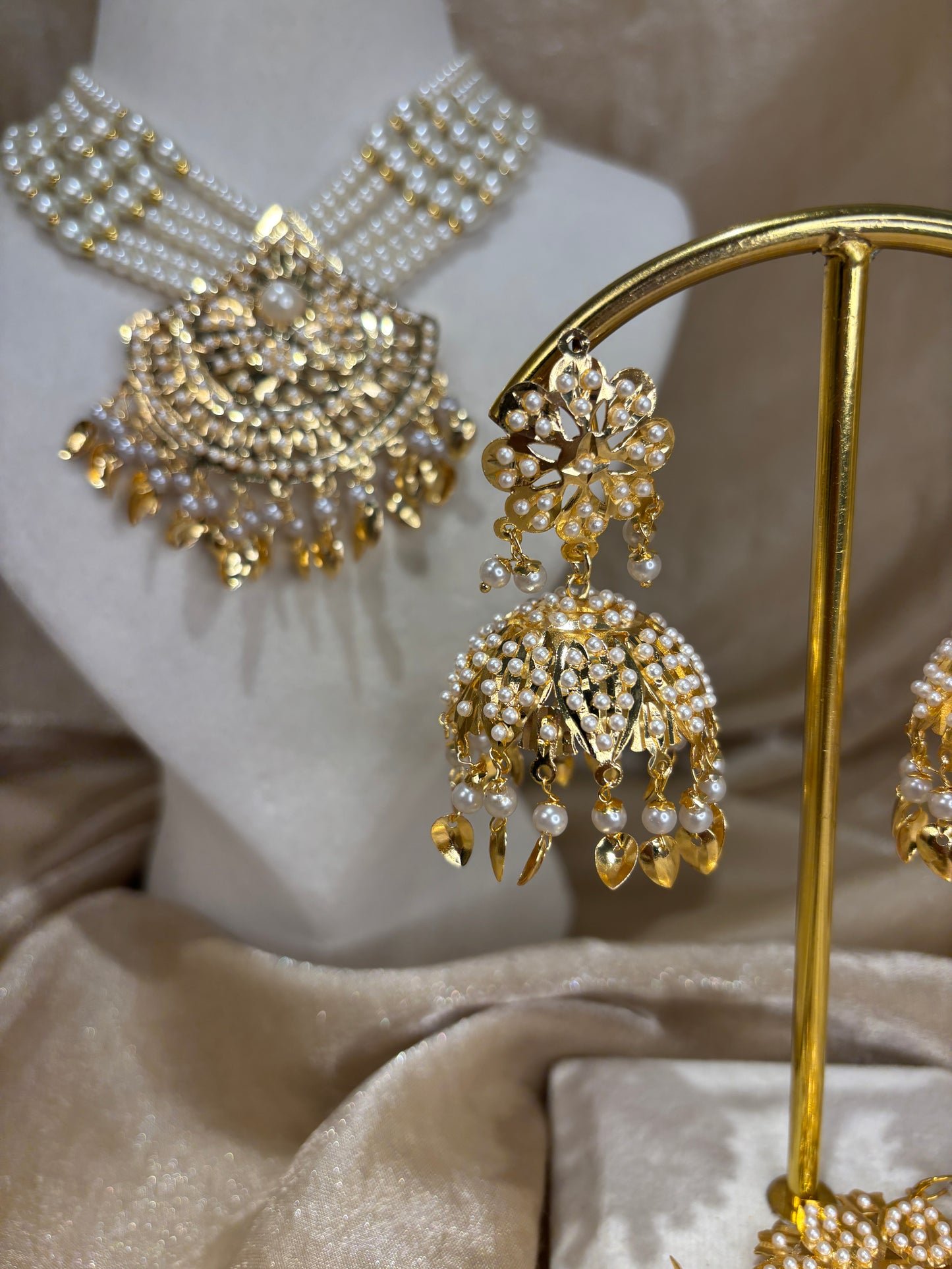 Gold jadau necklace set