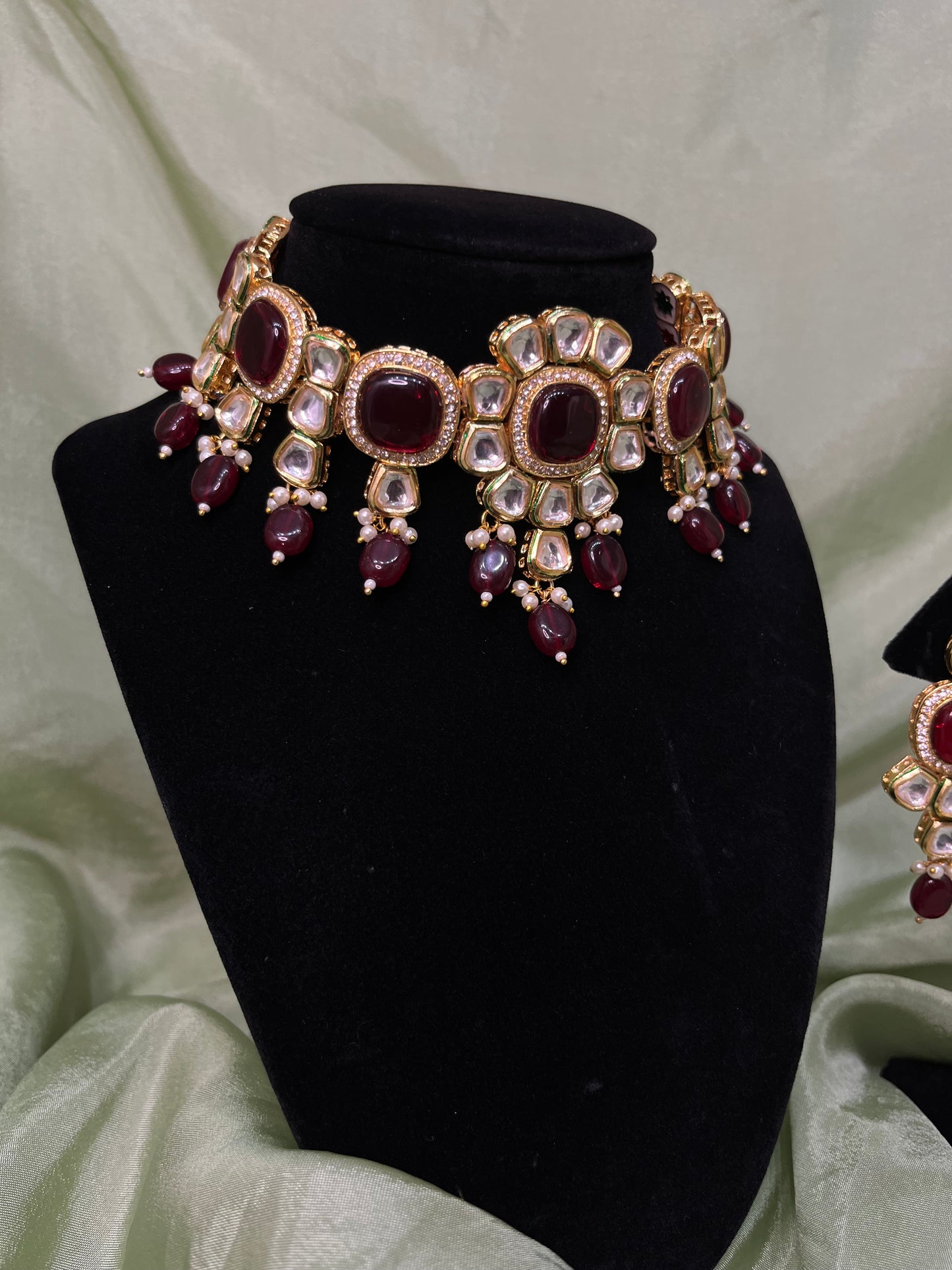 Maroon kundan and Mona Lisa choker set