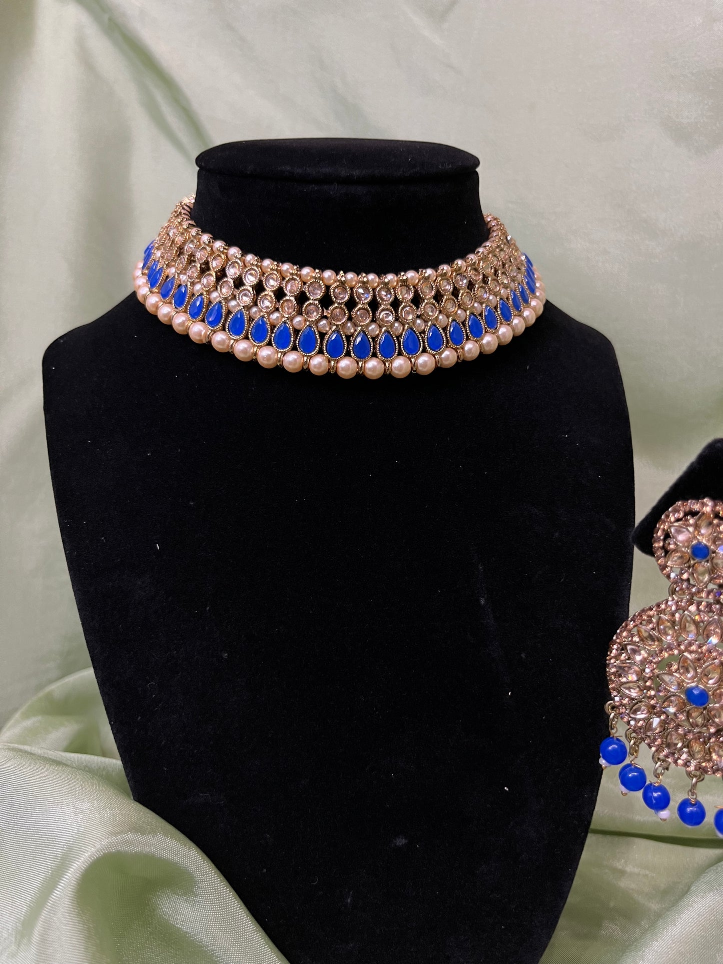 Royal blue necklace set