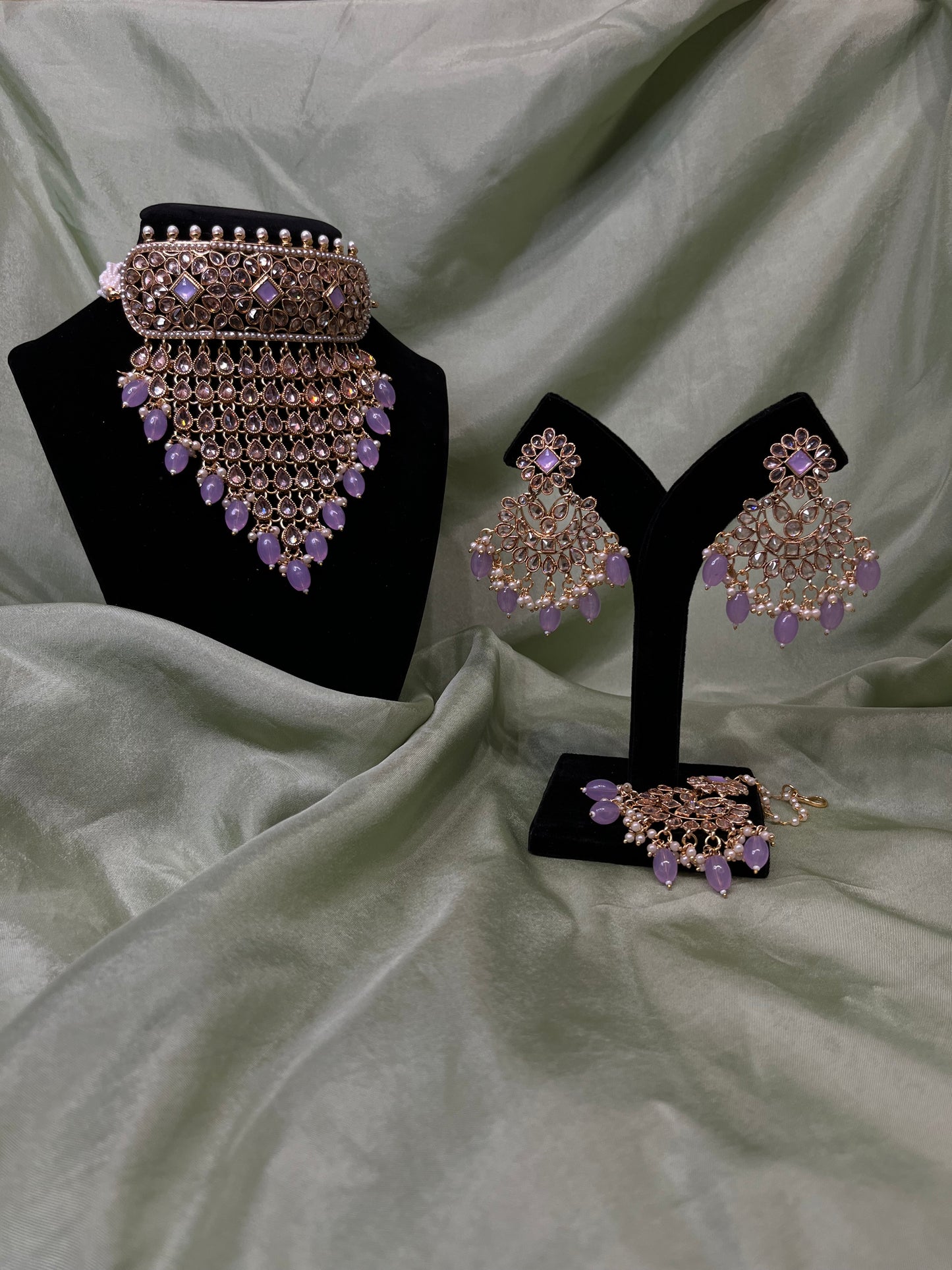 Lavender v-shaped choker set