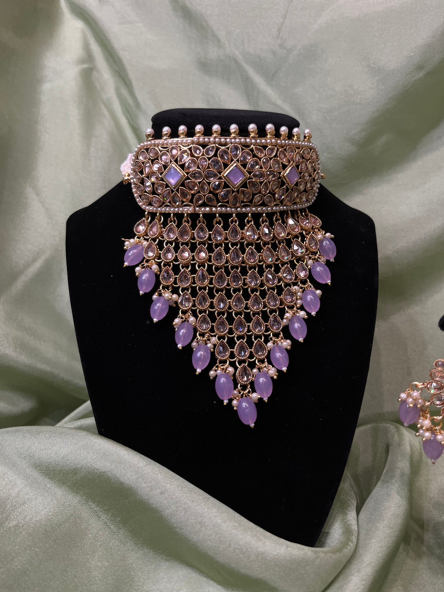 Lavender v-shaped choker set