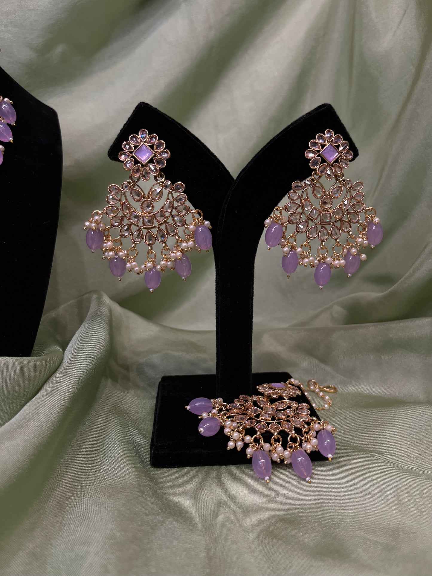 Lavender v-shaped choker set