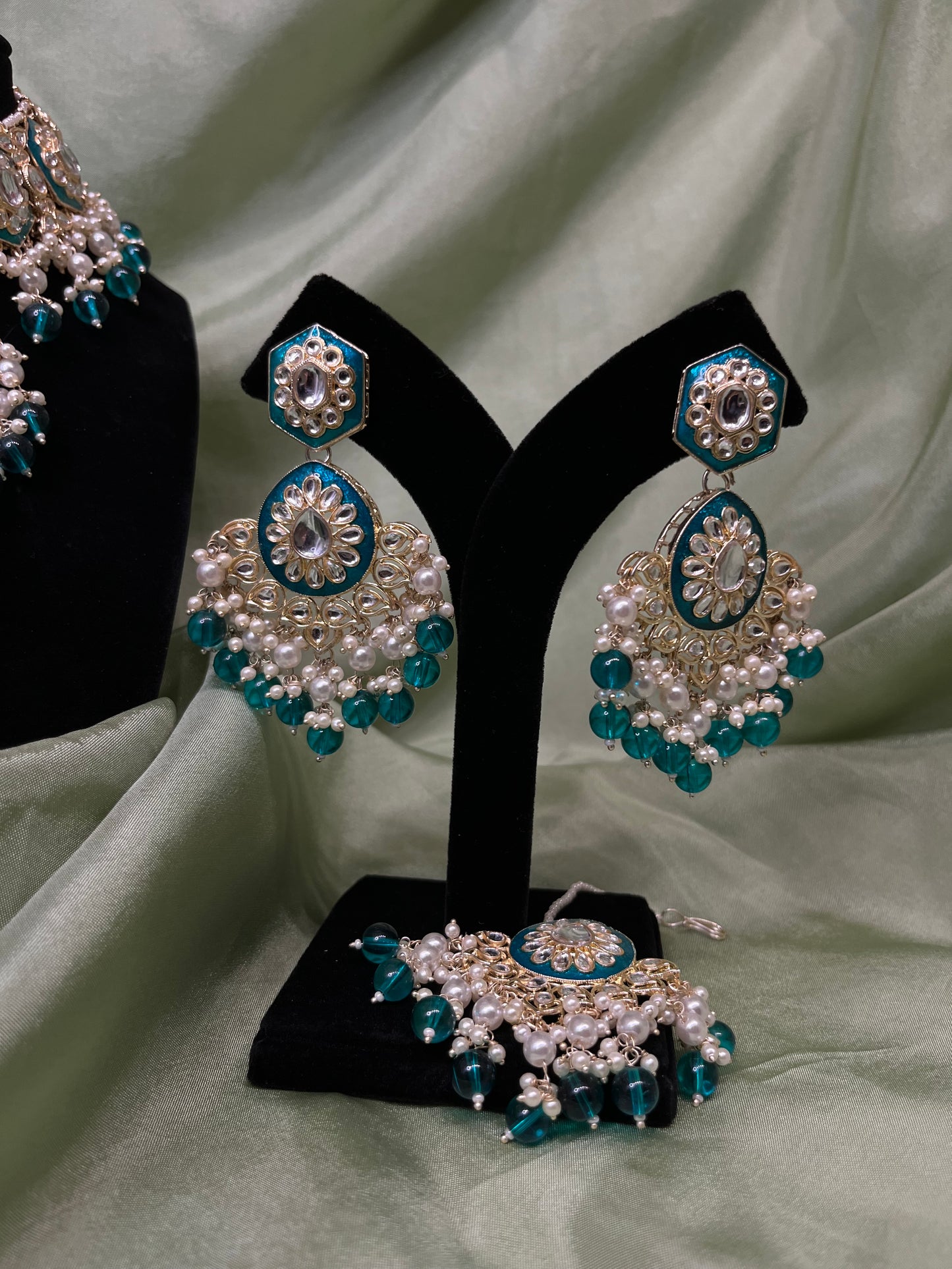 Heavy teal choker set