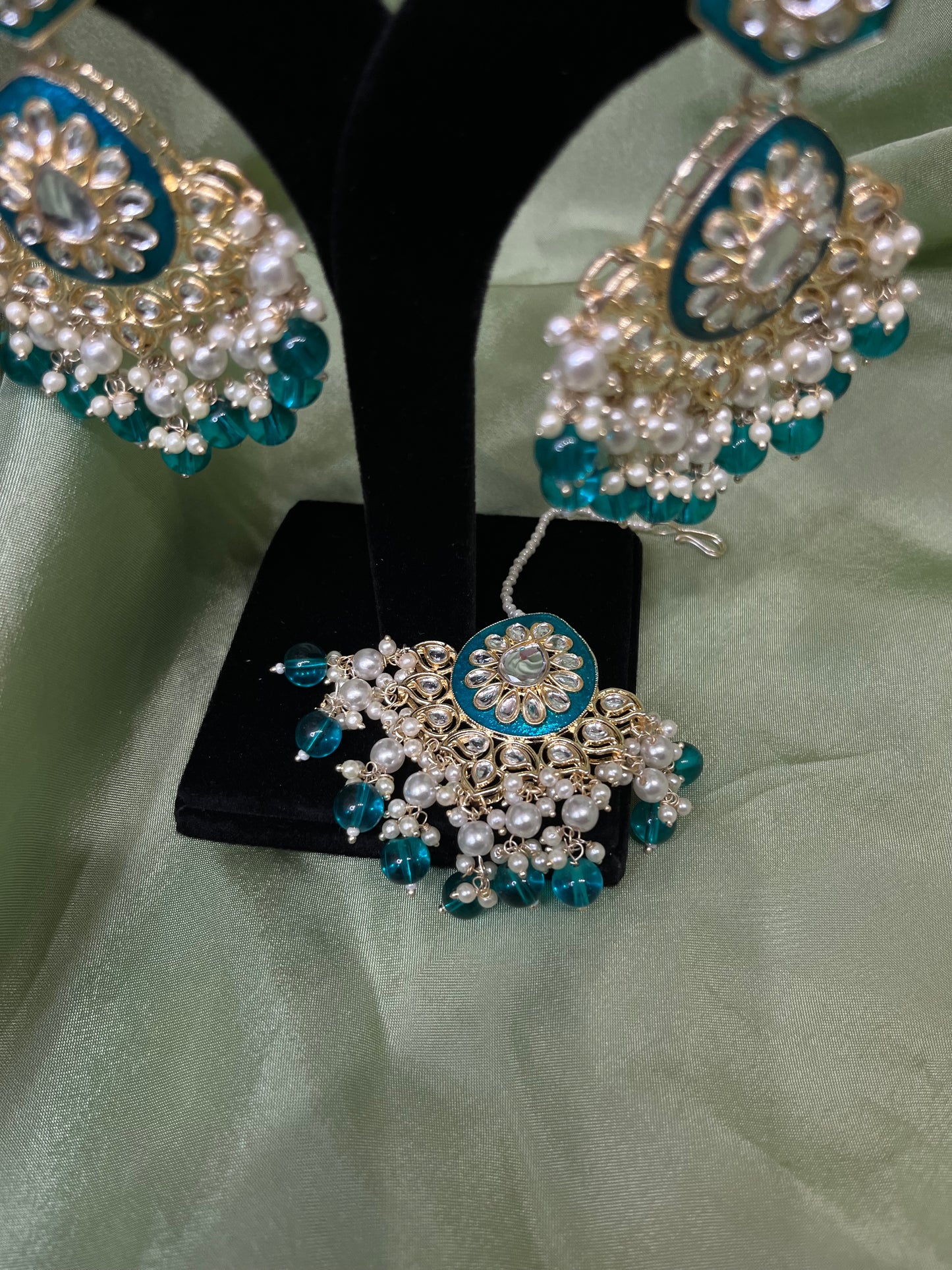 Heavy teal choker set