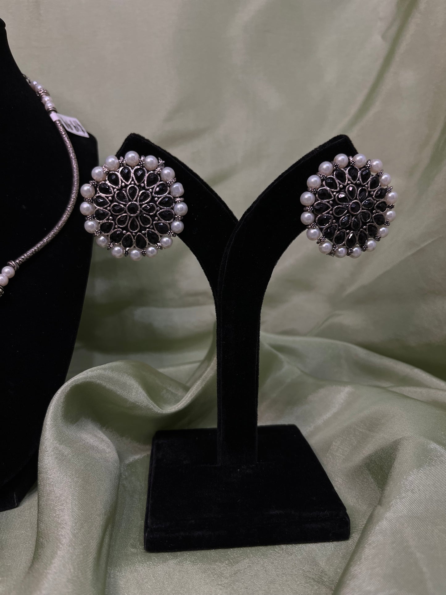 Floral detail oxidized necklace set