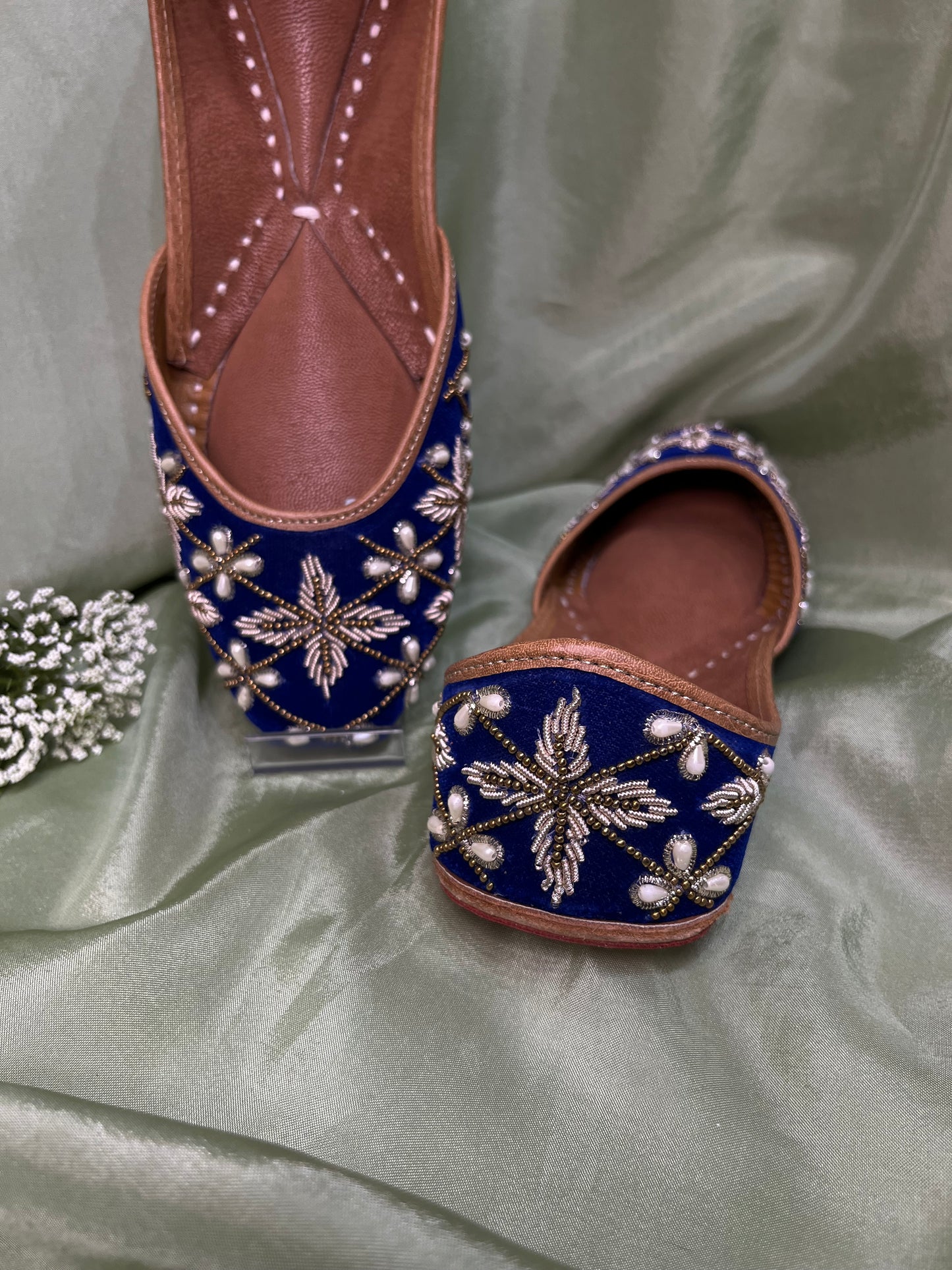 Royal blue Punjabi jutti