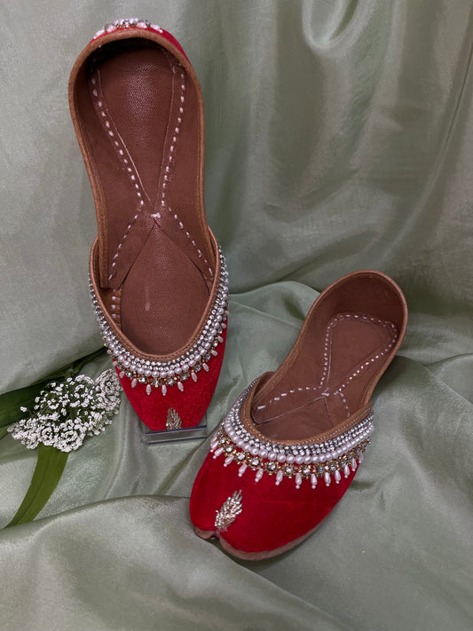 Red Punjabi jutti