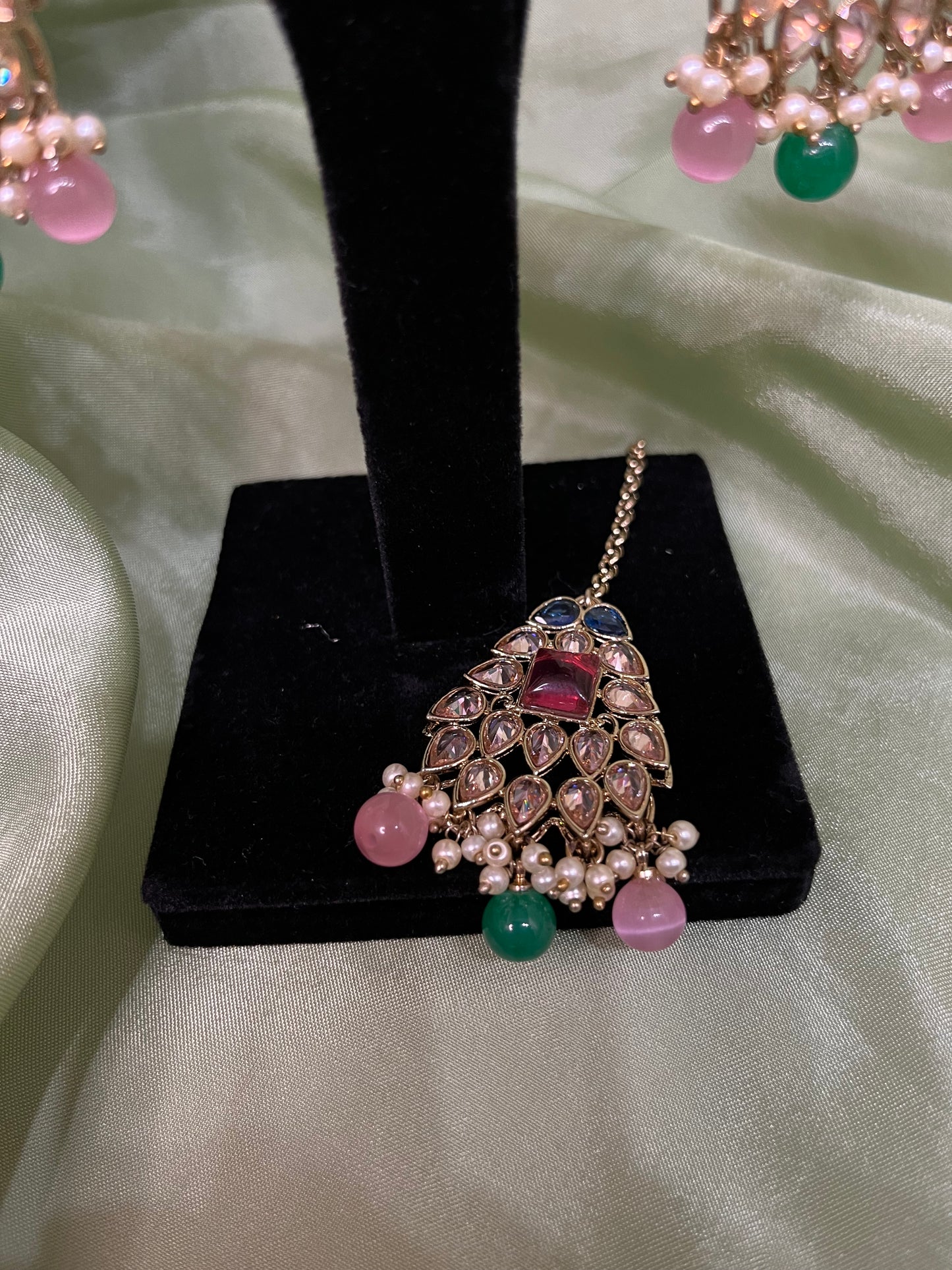Pastel multi-colour choker