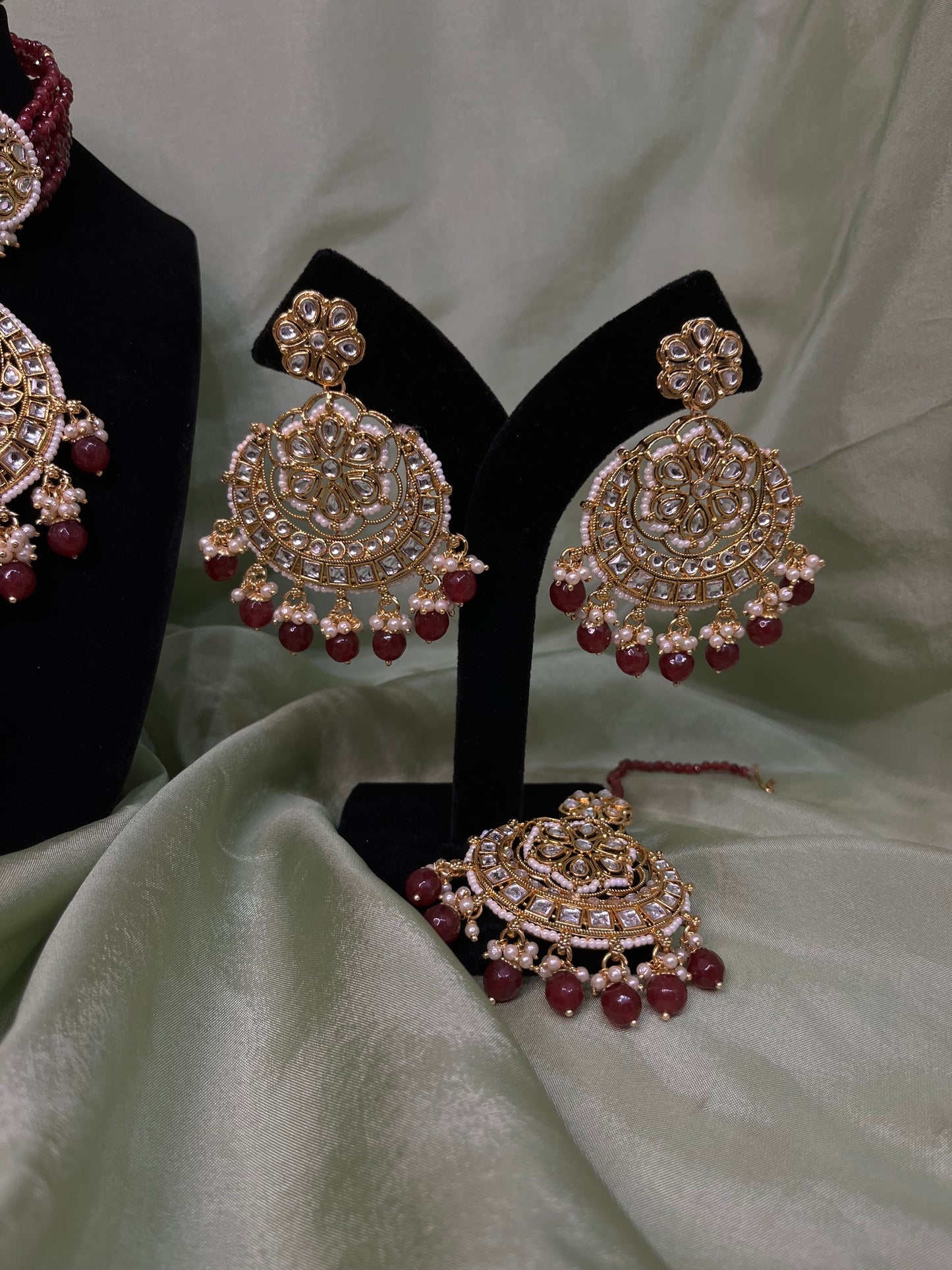 Maroon kundan choker