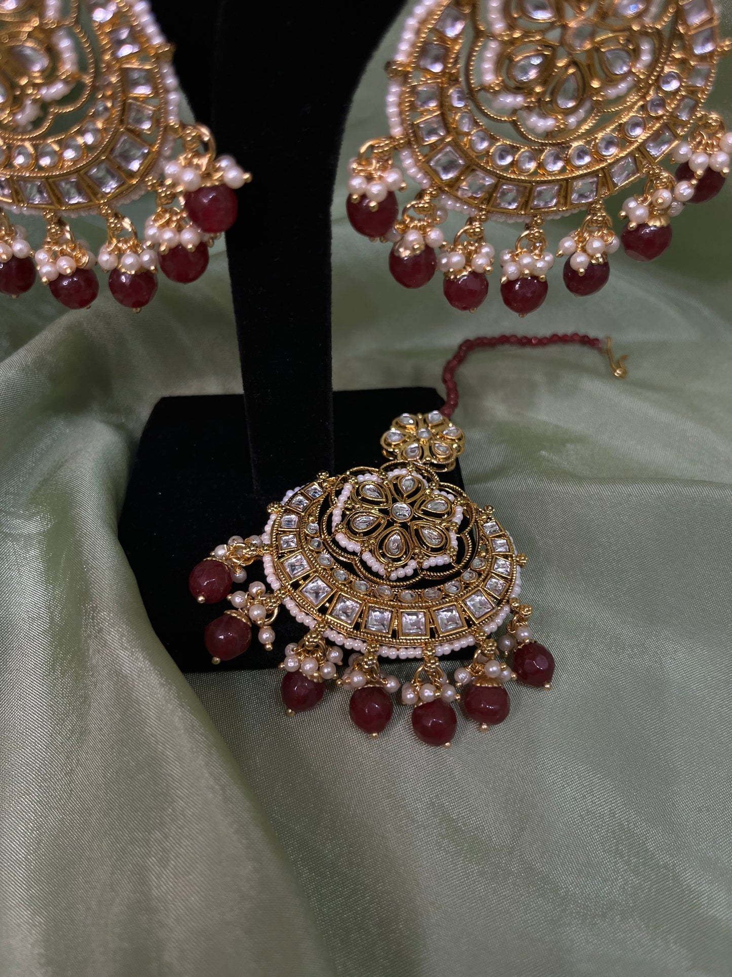 Maroon kundan choker