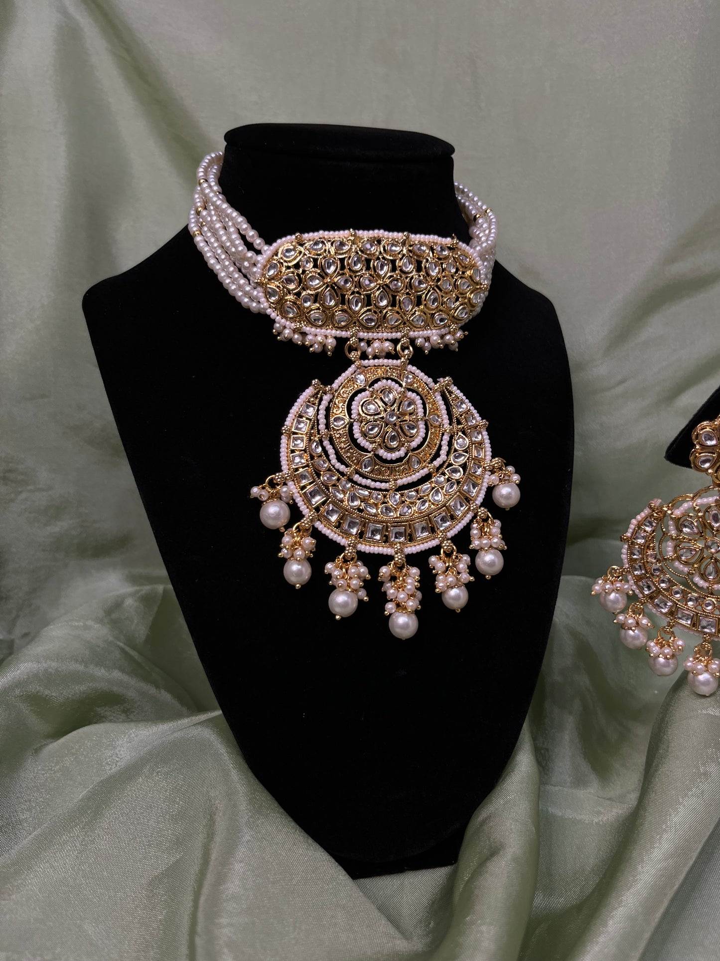White kundan choker set