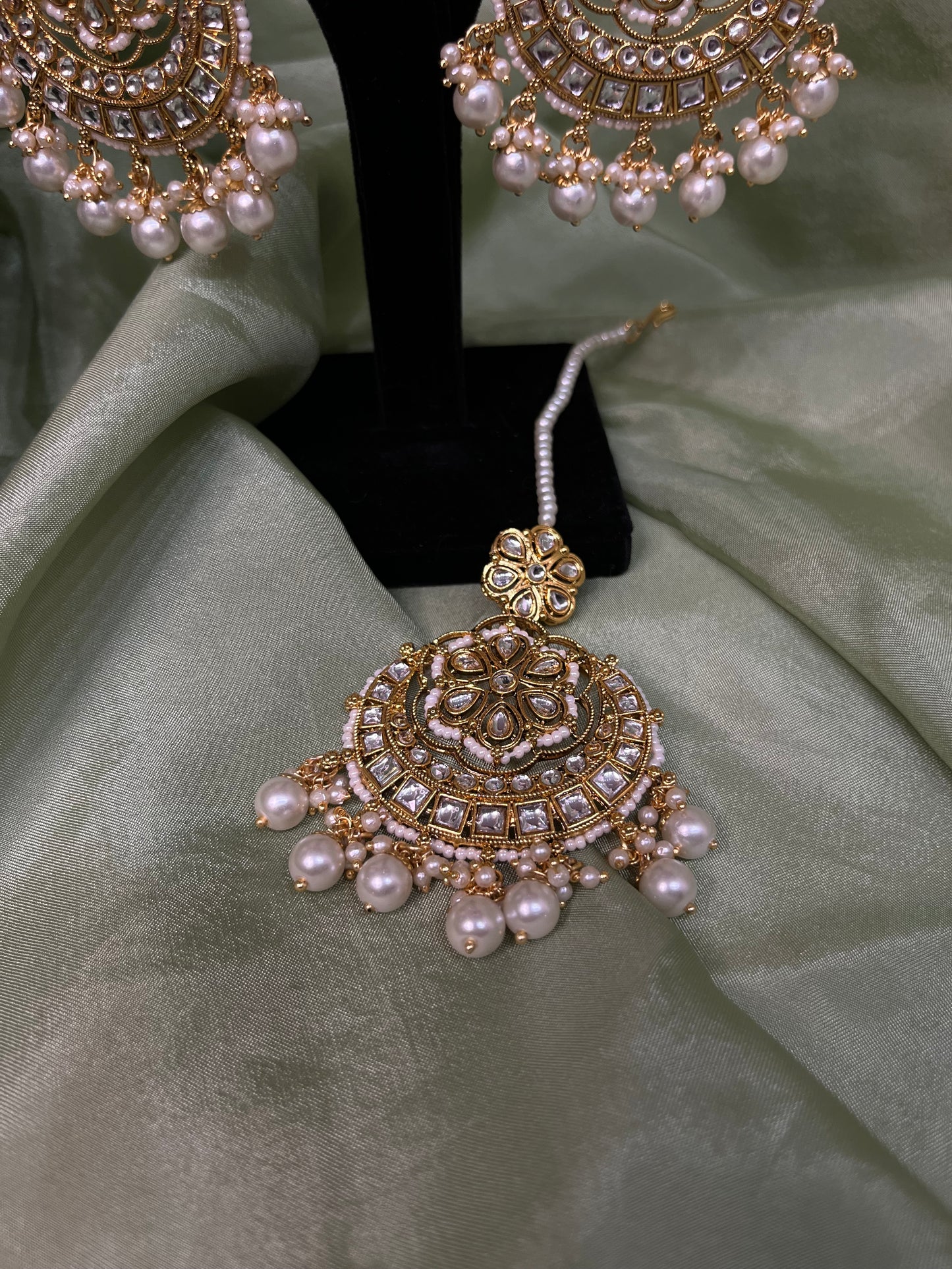 White kundan choker set