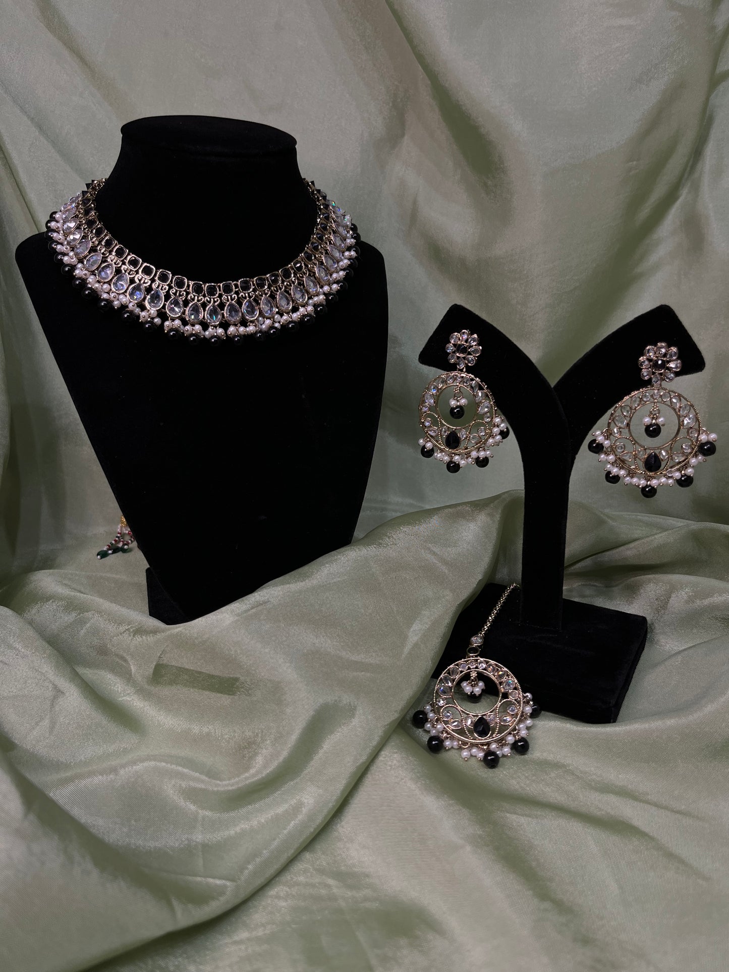 Black necklace set