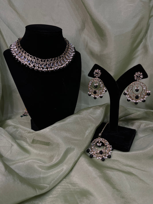 Black necklace set