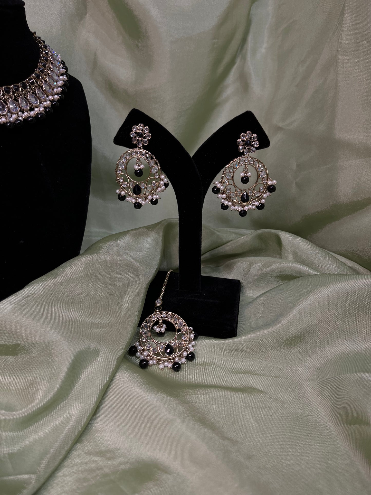 Black necklace set