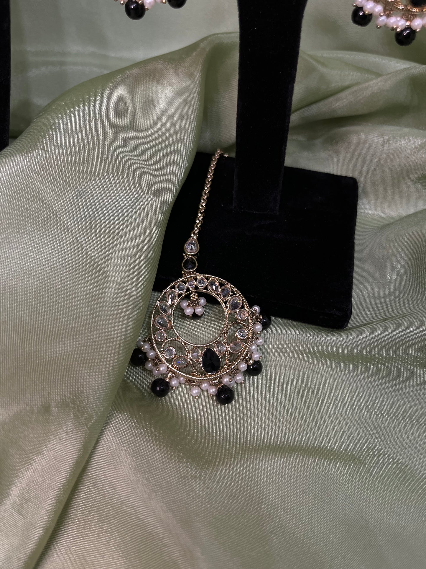 Black necklace set