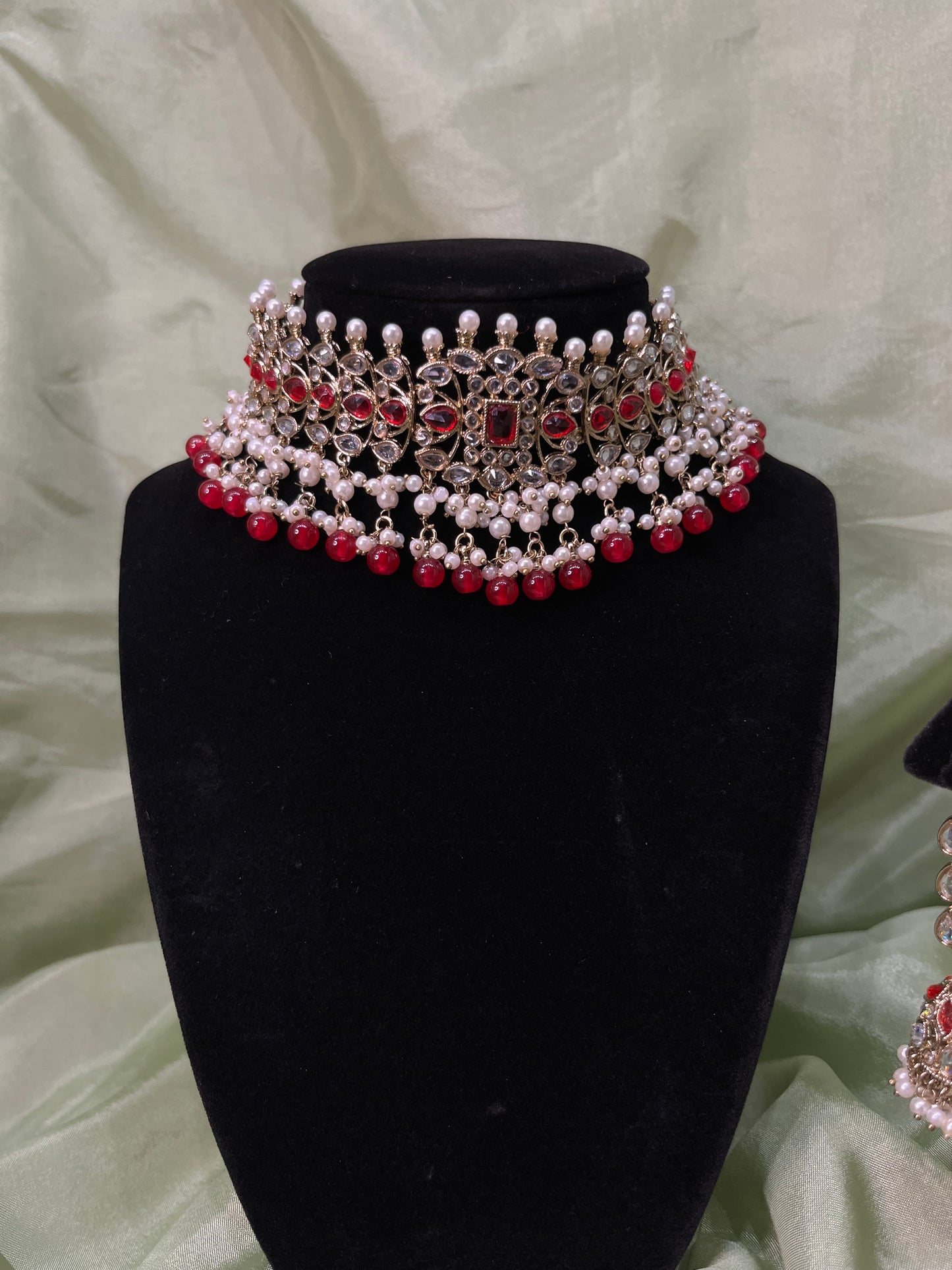 Red choker set