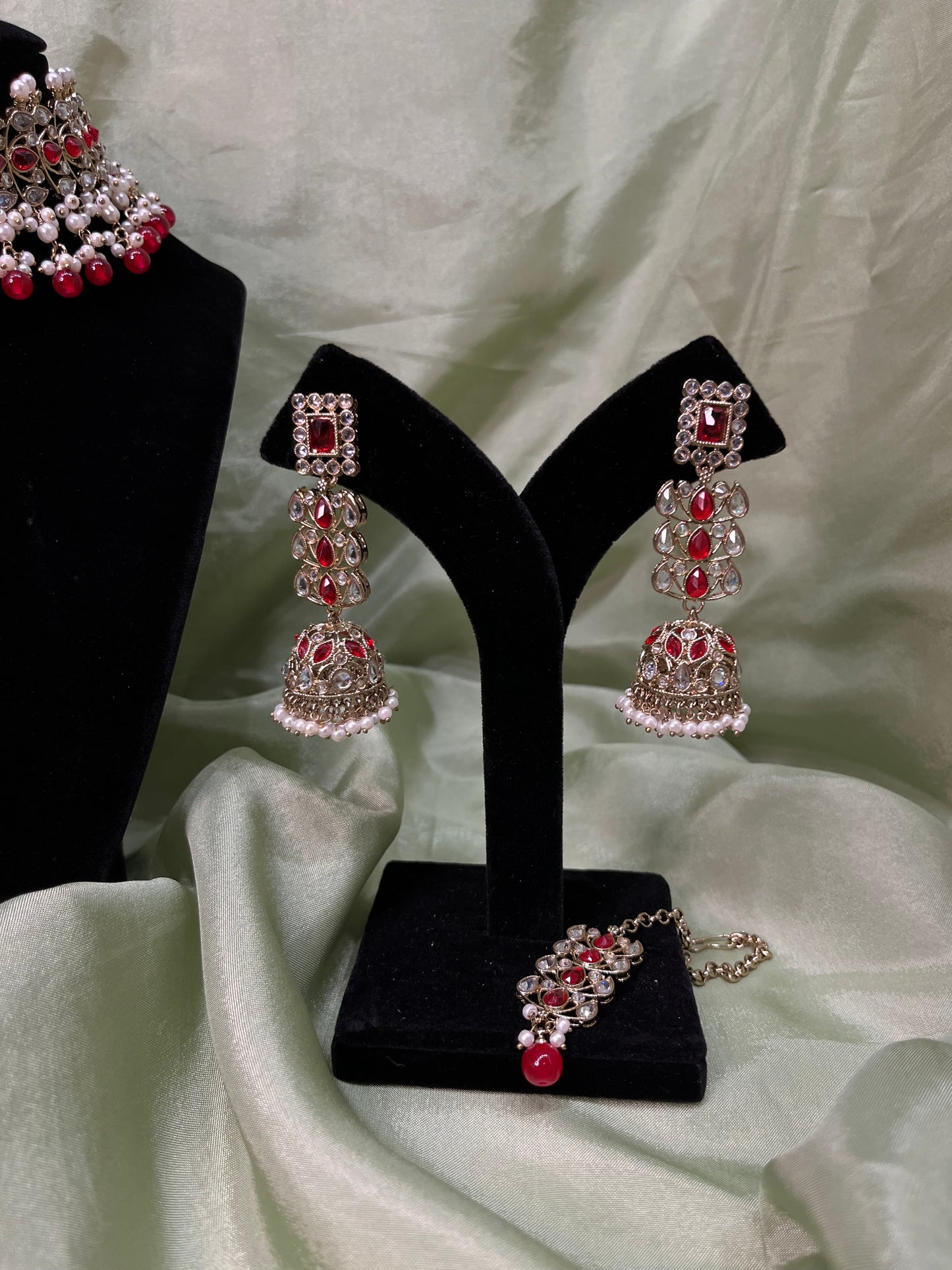 Red choker set