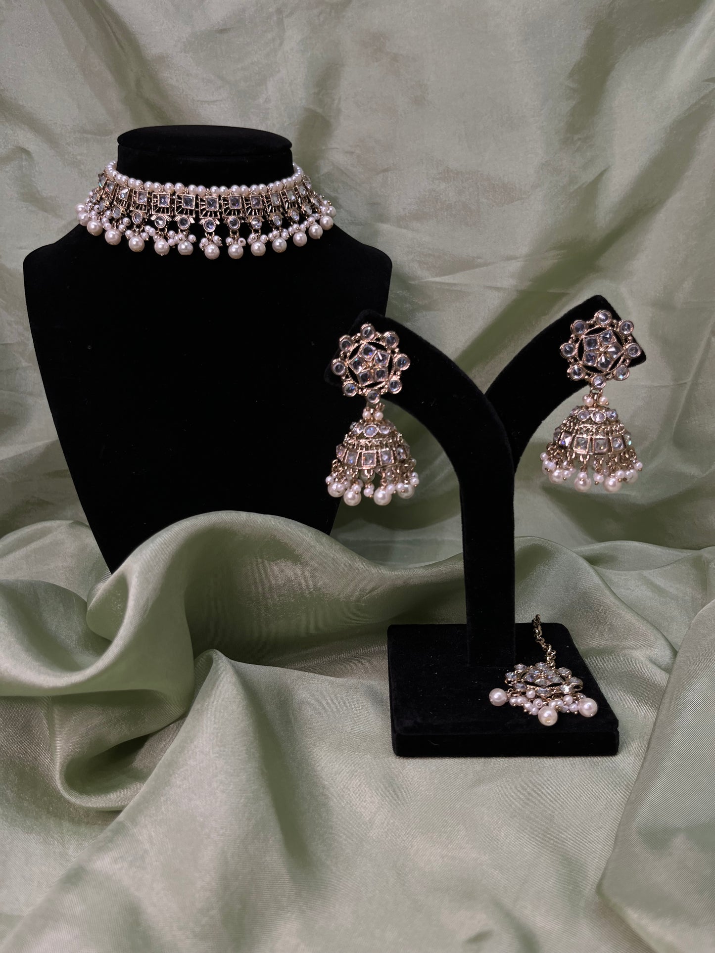 White choker set